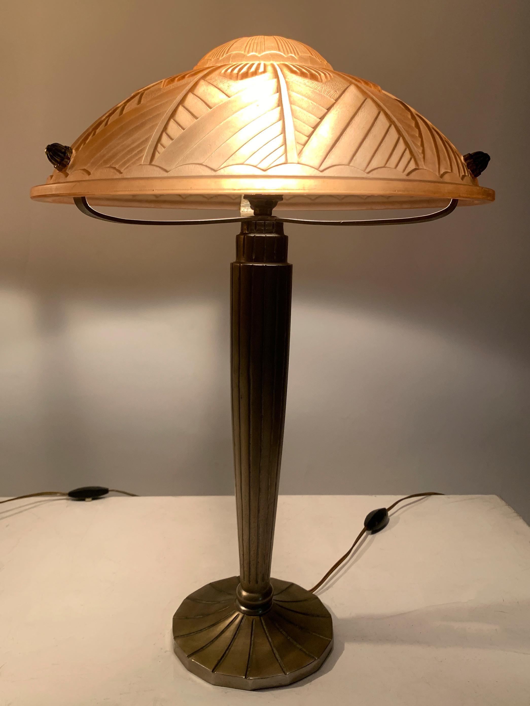 Pair of French Art Deco Table Lamps in Pink Press-molded Glass, Circa 1930 For Sale 13