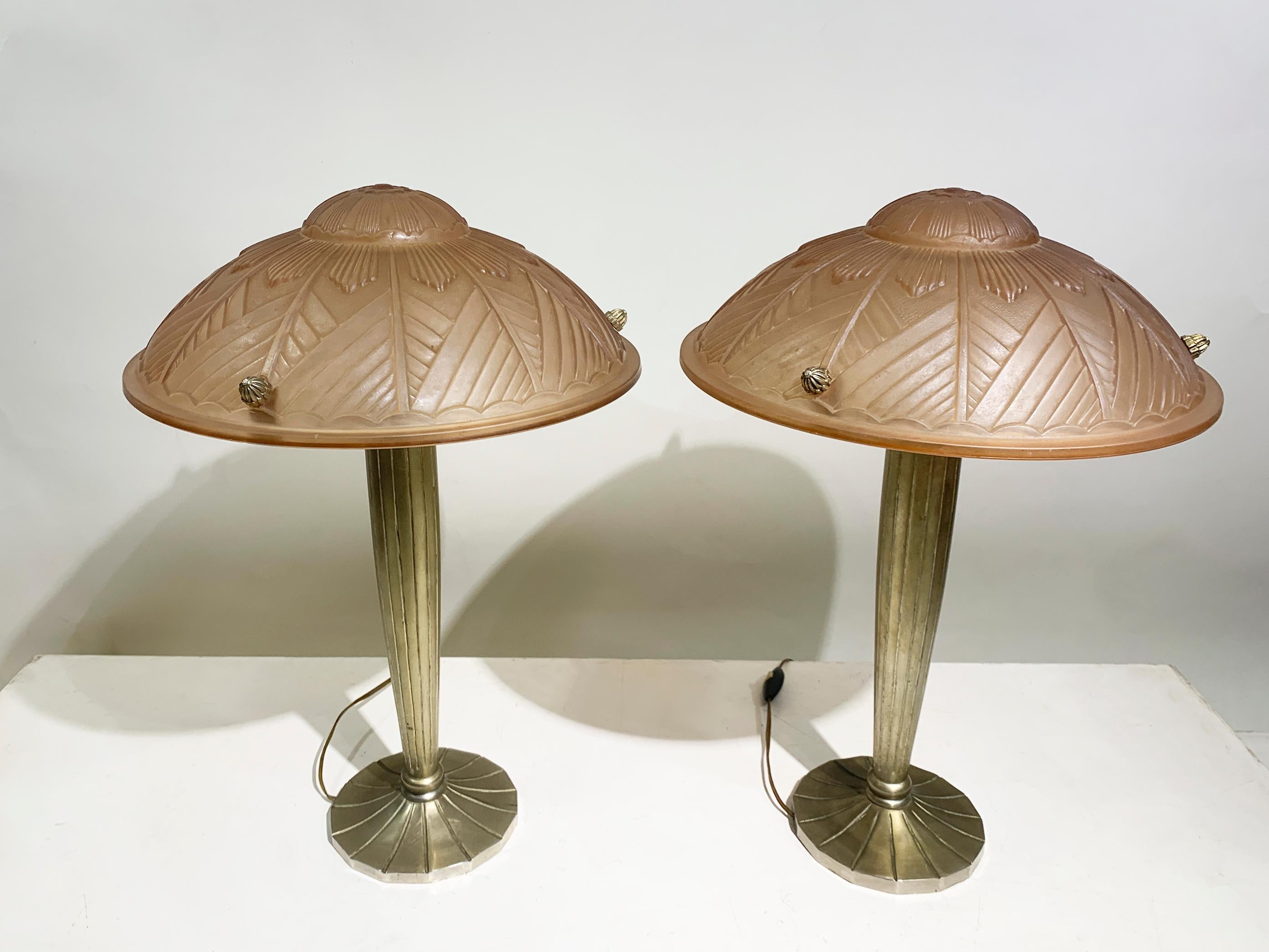 Pressed Pair of French Art Deco Table Lamps in Pink Press-molded Glass, Circa 1930 For Sale