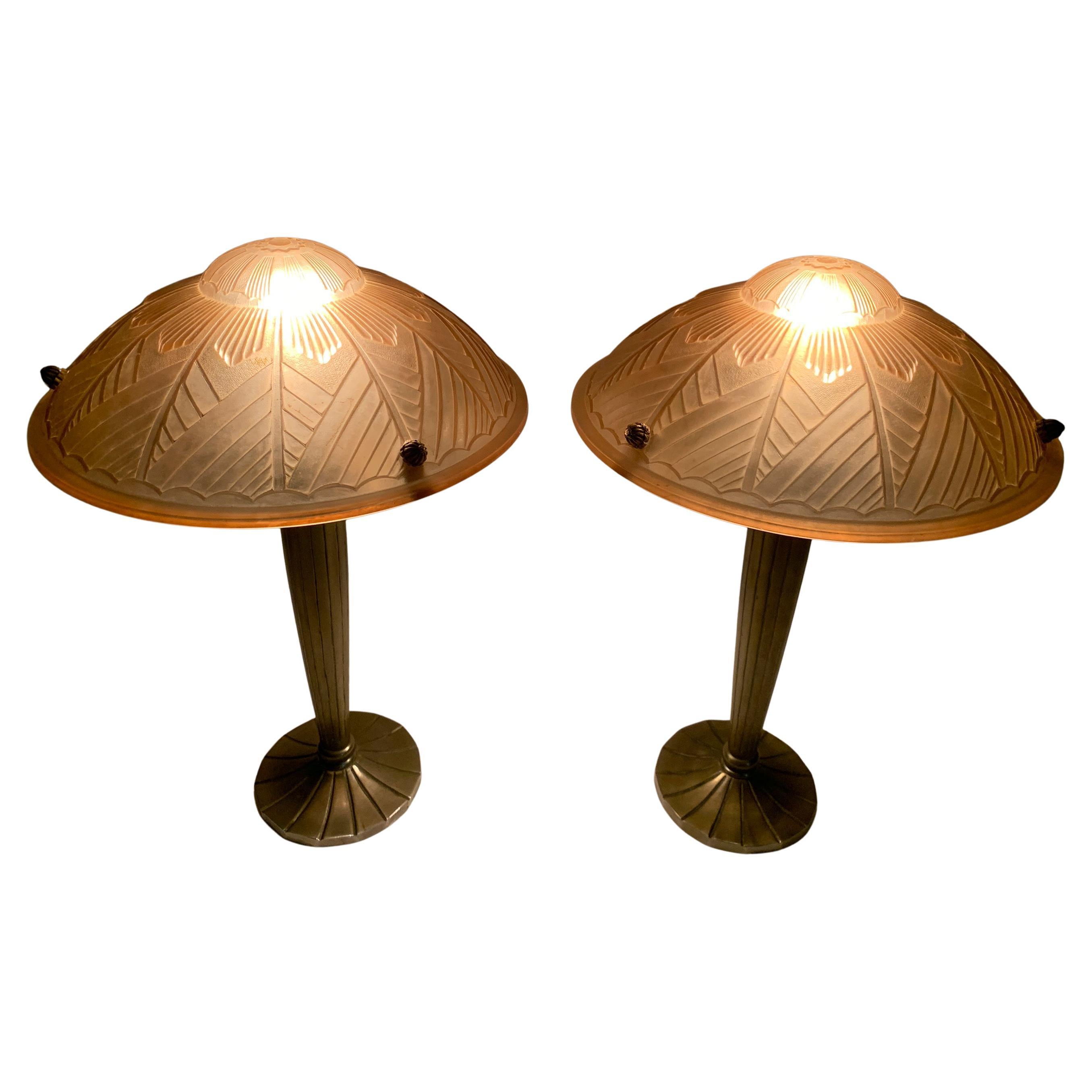 Pair of French Art Deco Table Lamps in Pink Press-molded Glass, Circa 1930 For Sale