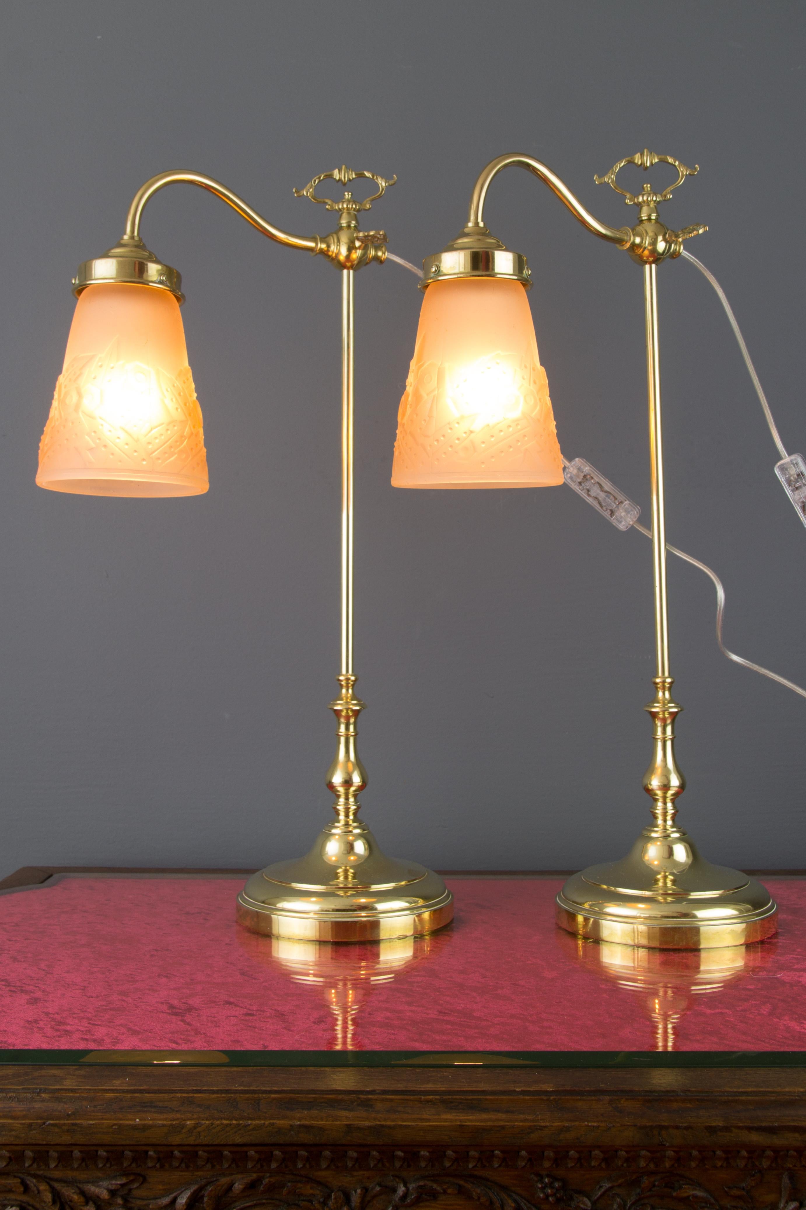 Pair of French Art Deco Table Lamps with Pink Signed Muller Frères Glass Shades In Good Condition In Barntrup, DE