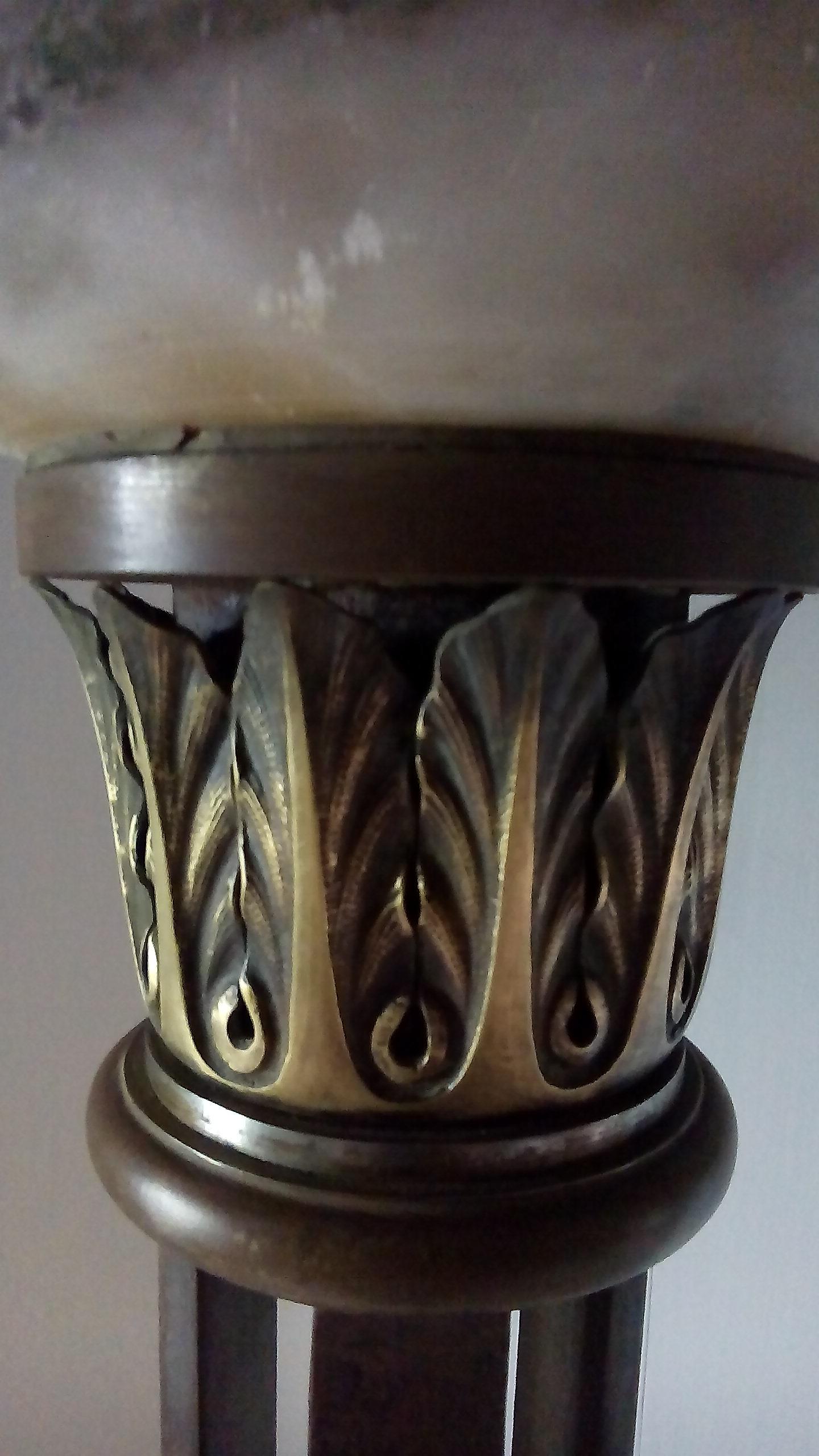 Pair of Art Deco torchere floor lamps, wrought iron structure decorated with acanthus leaves in chiseled bronze, light diffused through alabaster cup.
From a Parisian mansion, located 200 meters from the Arc de Triomphe.
Functional electrical