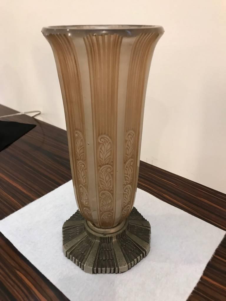 Pair of French Art Deco Vases by Hettier & Vincent In Excellent Condition In North Bergen, NJ