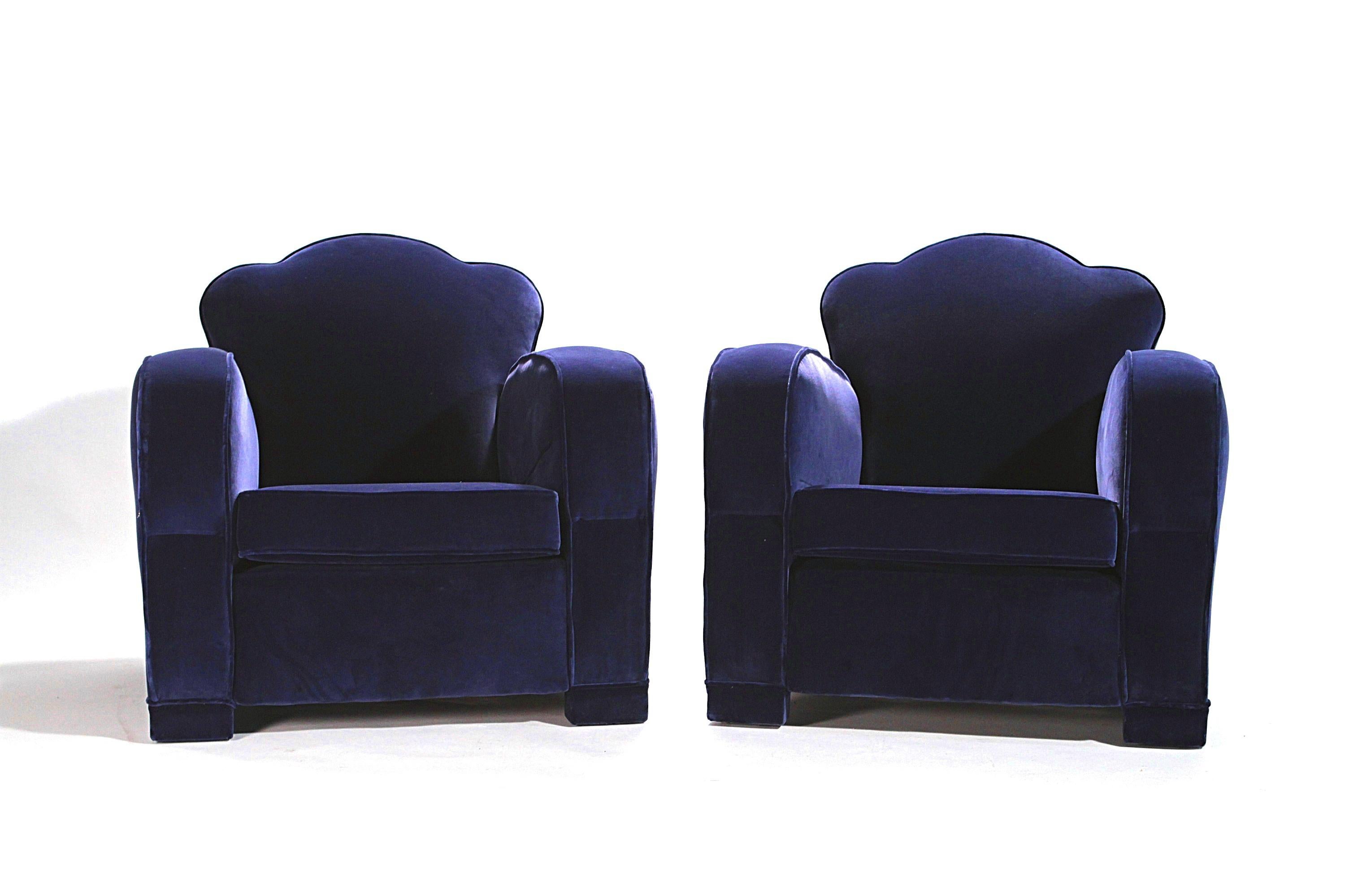 This pair of armchairs embodies the smooth lines of the Art Deco club chairs that came on the market shortly after the First World War. They’re attributed to designer Jules Leleu. New upholstery in a deep blue velvet enhances the pair’s original,