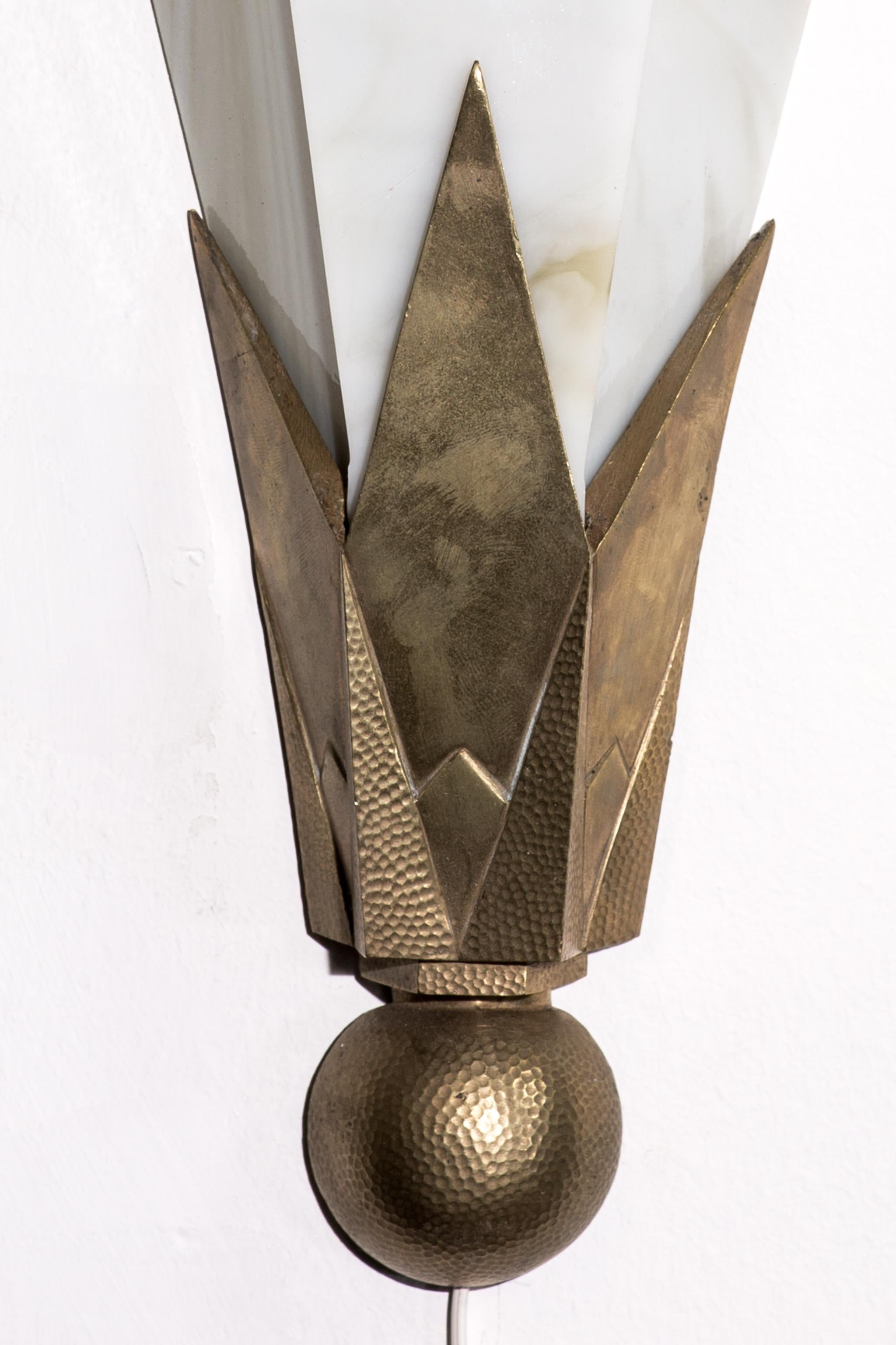 Early 20th Century Pair of French Art Deco Wall Lights with Brass and Alabaster Glass, 1925