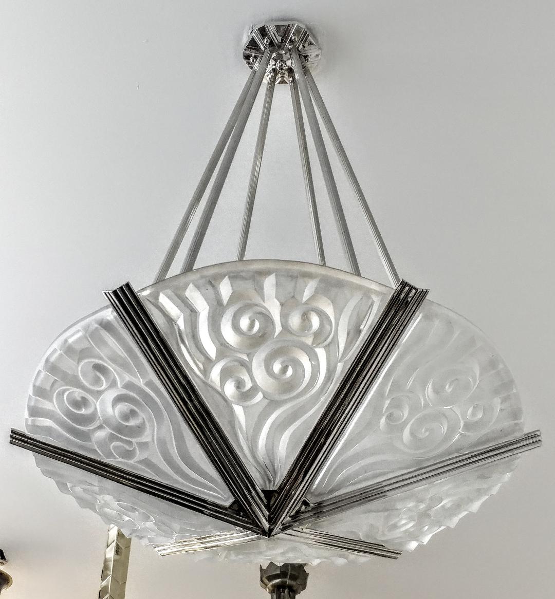 Pair of French Art Deco Wall Sconces by Degue For Sale 1