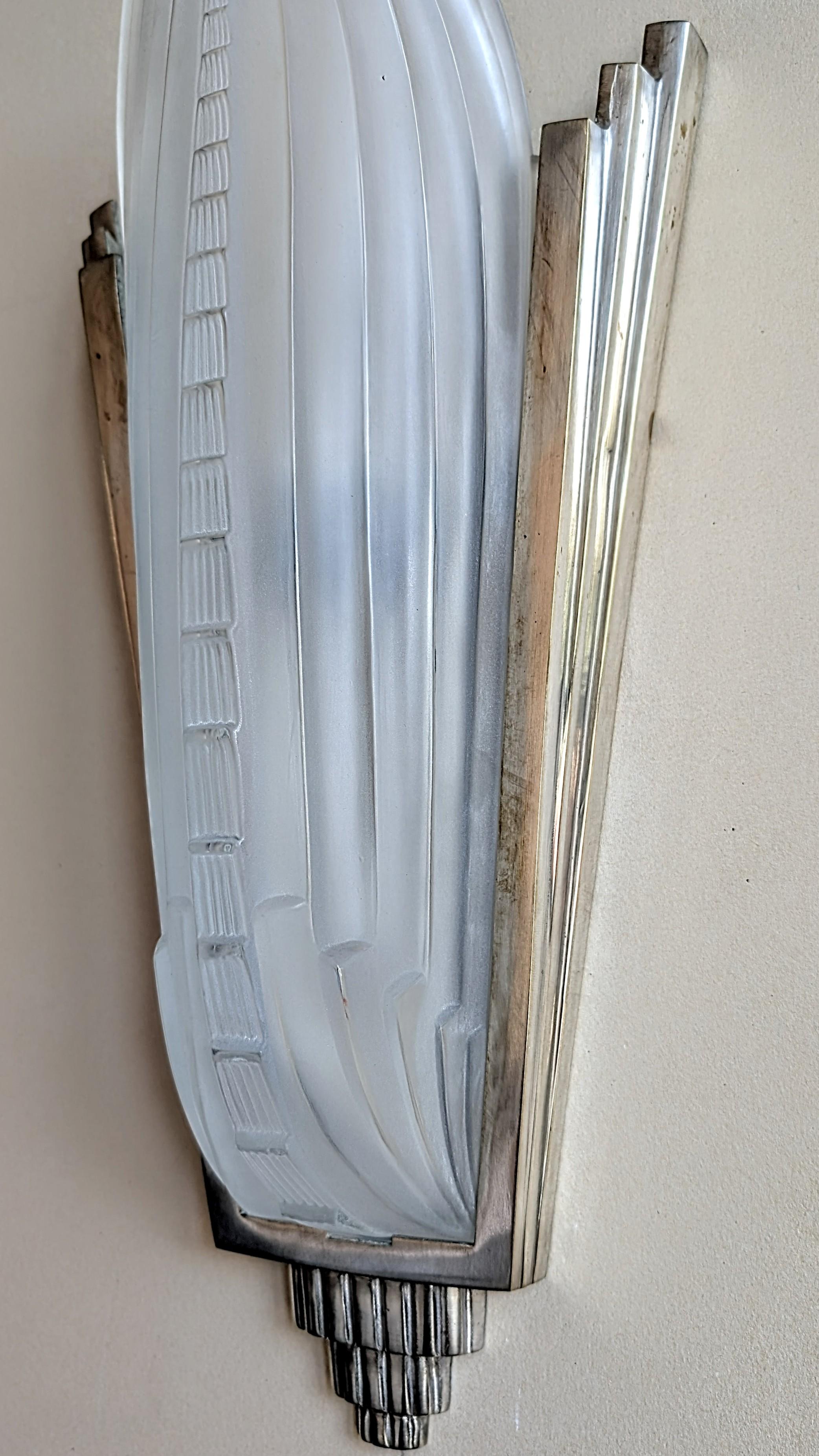 Bronze Pair of French Art Deco Wall Sconces by Genet and Michon (two pairs available) For Sale