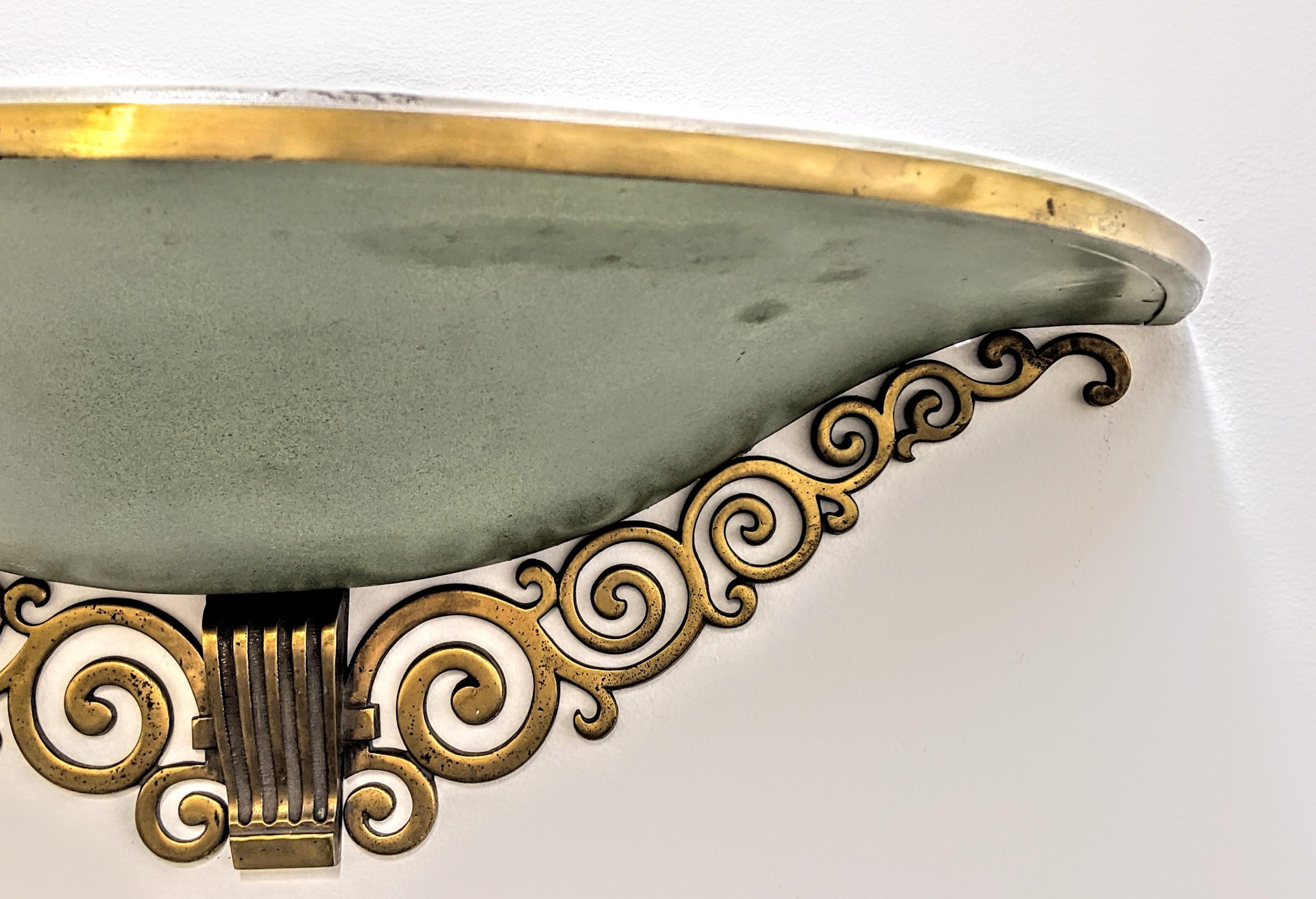 Français Pair of French Art Deco Wall Sconces en vente