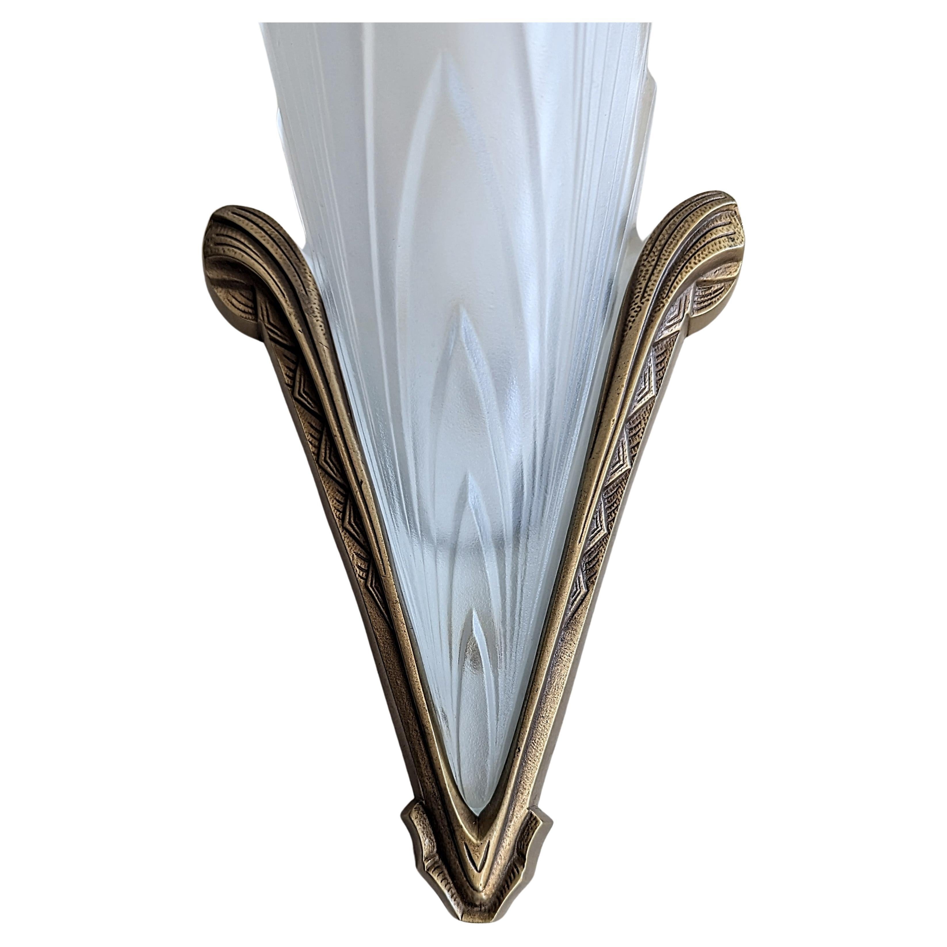Francese Pair of French Art Deco Wall Sconces in vendita