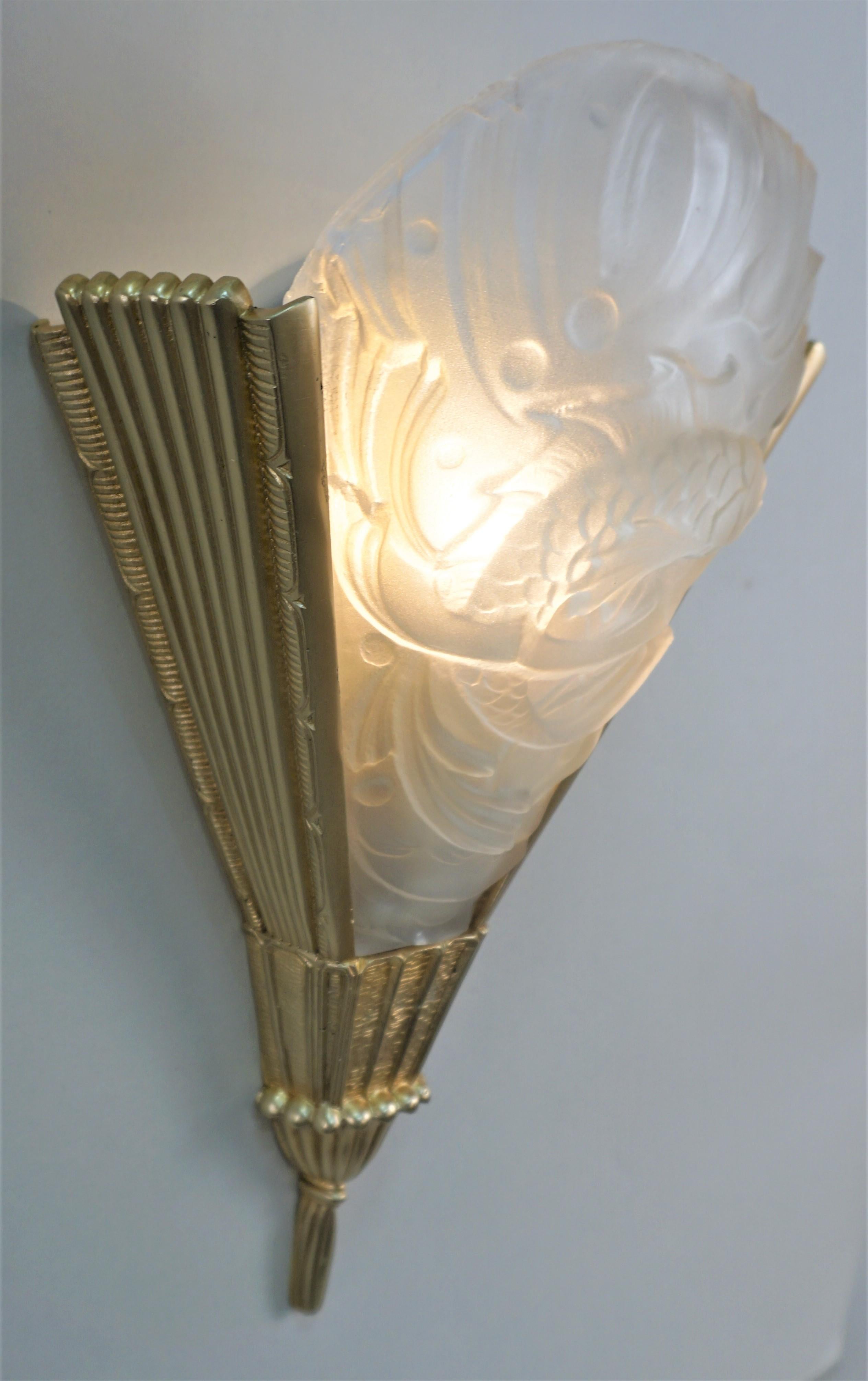 Mid-20th Century Pair of French Art Deco Wall Sconces