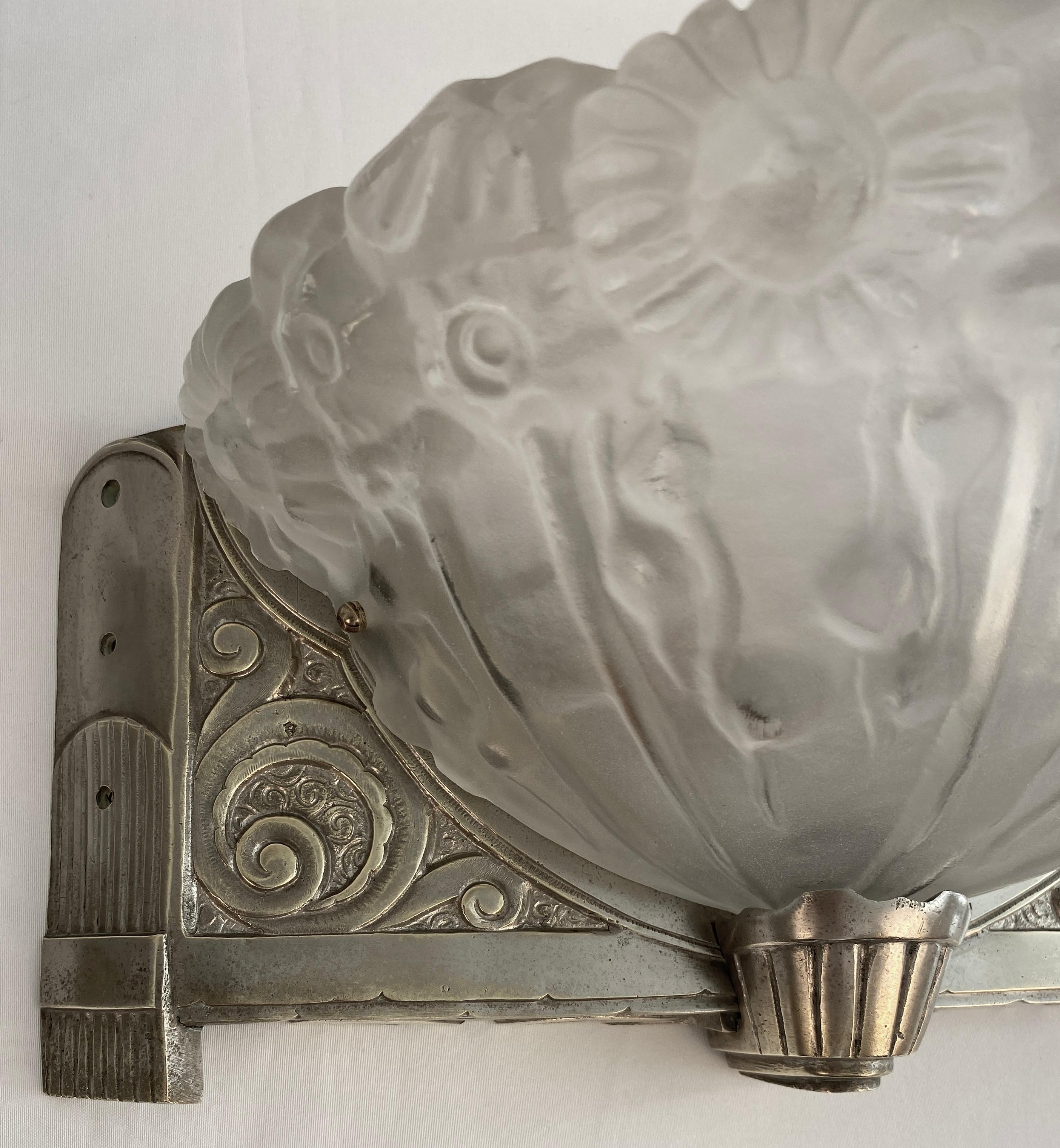 Paire d'appliques murales Art déco françaises dans le style de Degue en vente 5