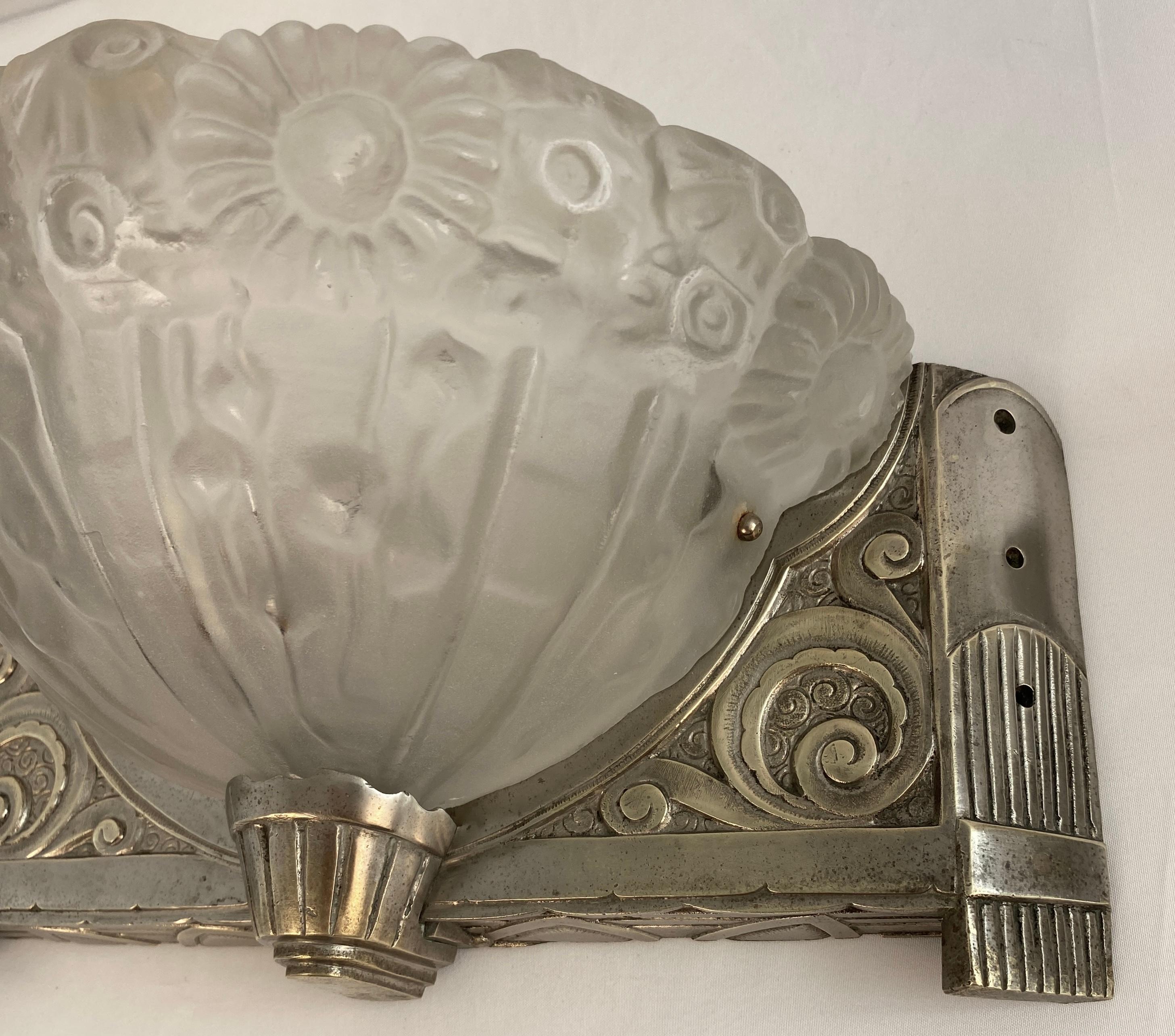Paire d'appliques murales Art déco françaises dans le style de Degue en vente 4