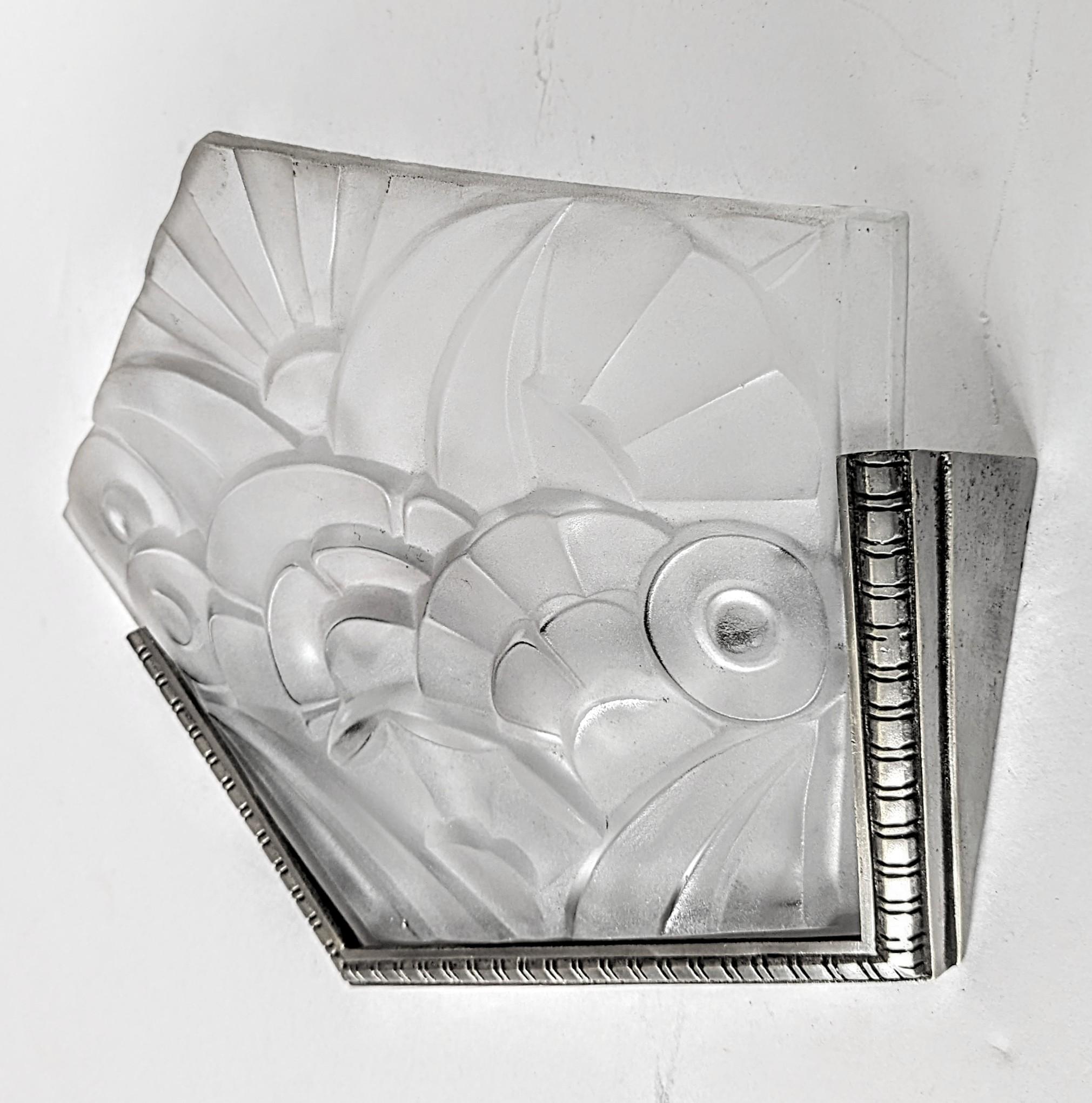 Pair of French Art Deco Wall Sconces Signed by Degue Art Decó en venta