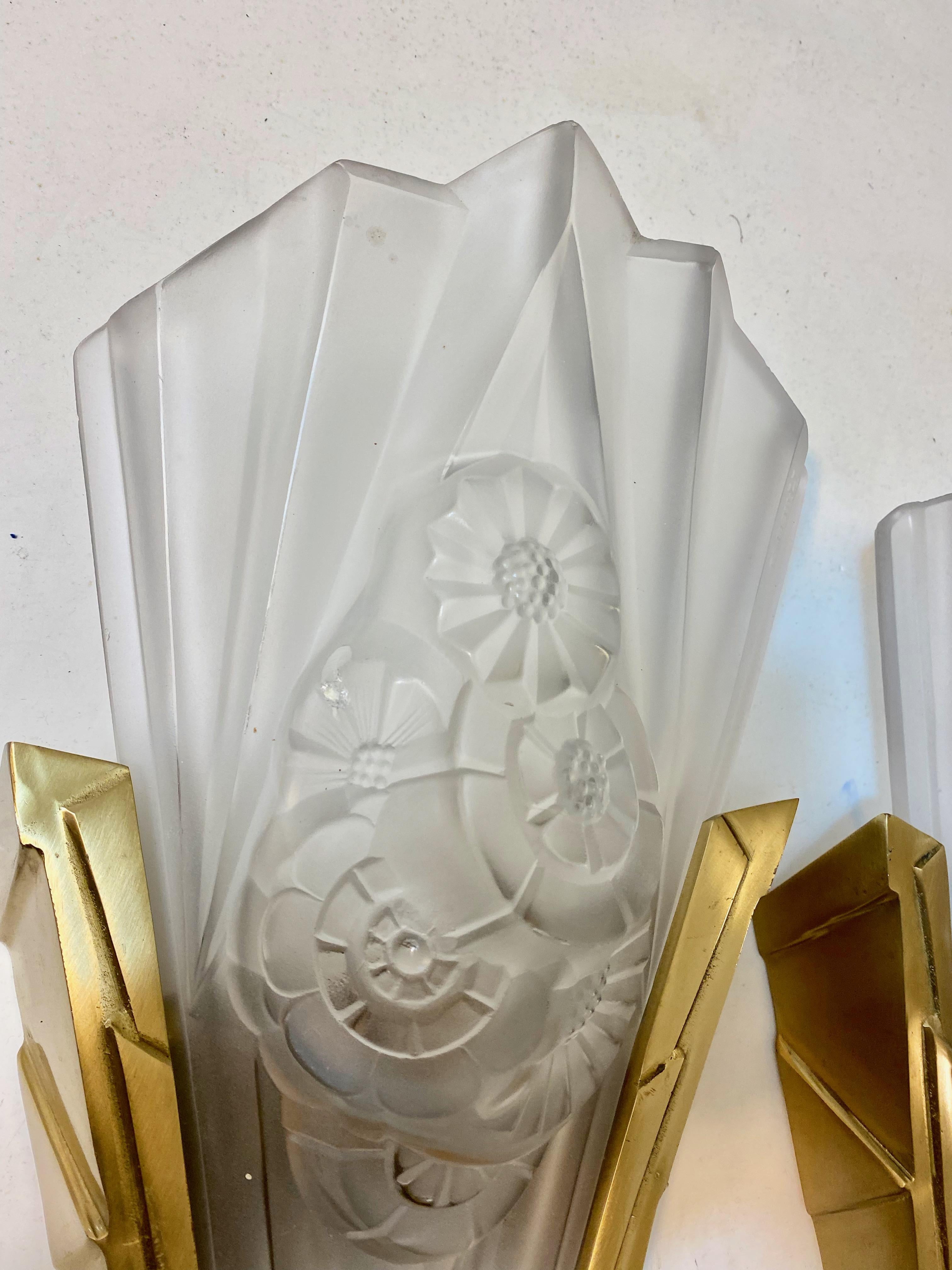 Pair of French Art Deco Wall Sconces Signed by Degue In Good Condition For Sale In North Bergen, NJ