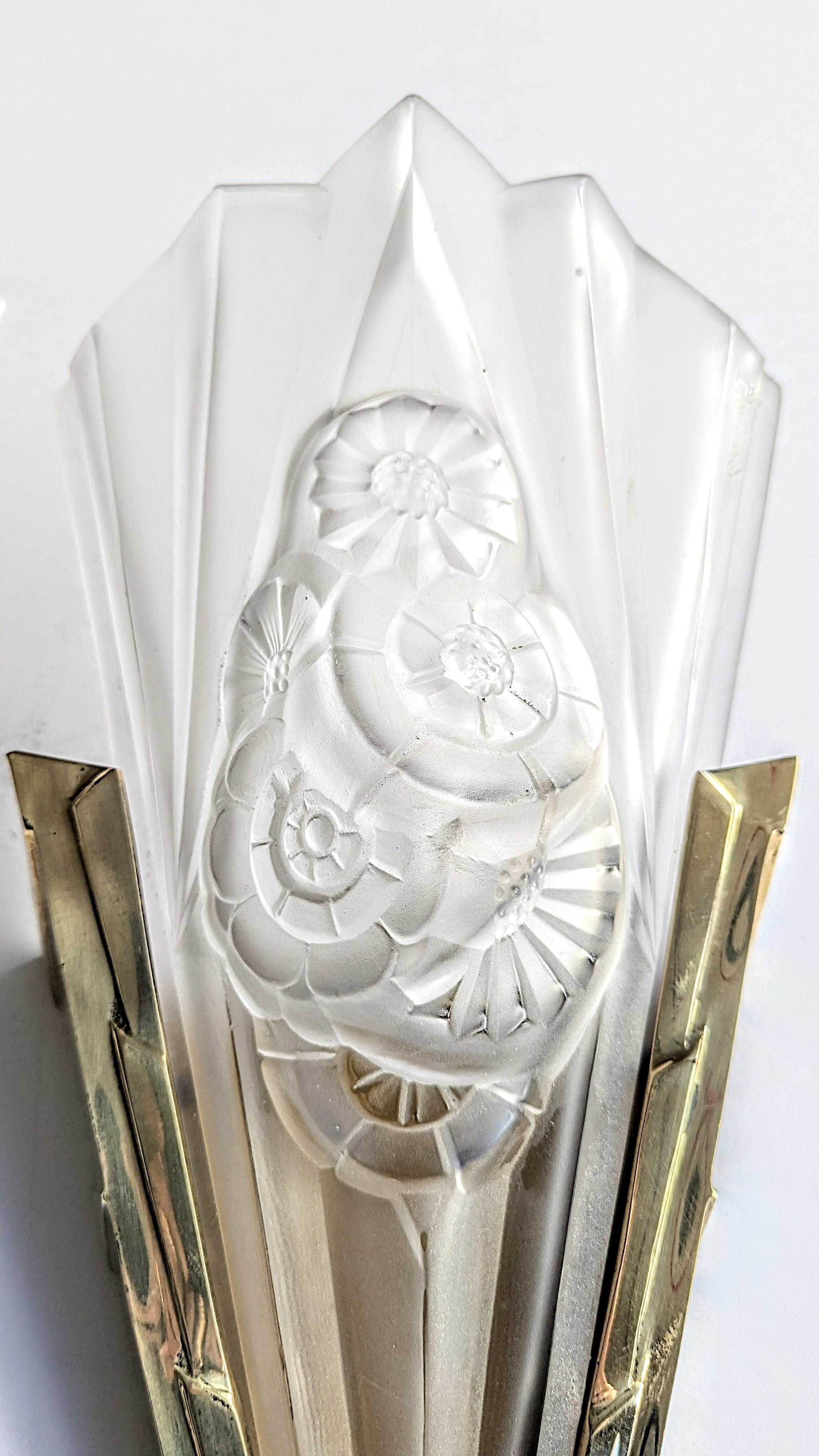 Pair of French Art Deco Wall Sconces Signed by Degue For Sale 3