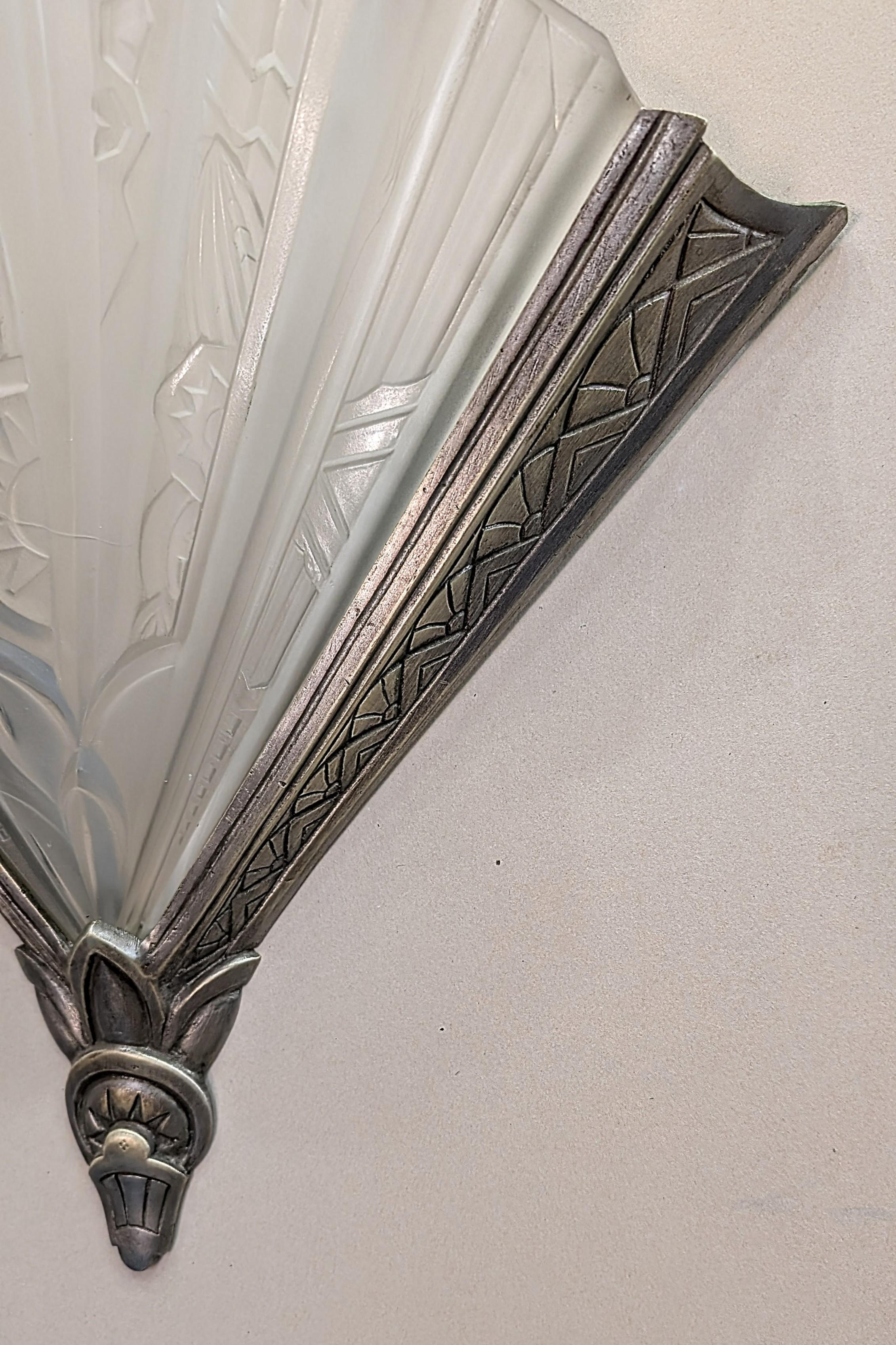 Pair of French Art Deco Wall Sconces Signed by Frontisi In condizioni buone in vendita a Long Island City, NY