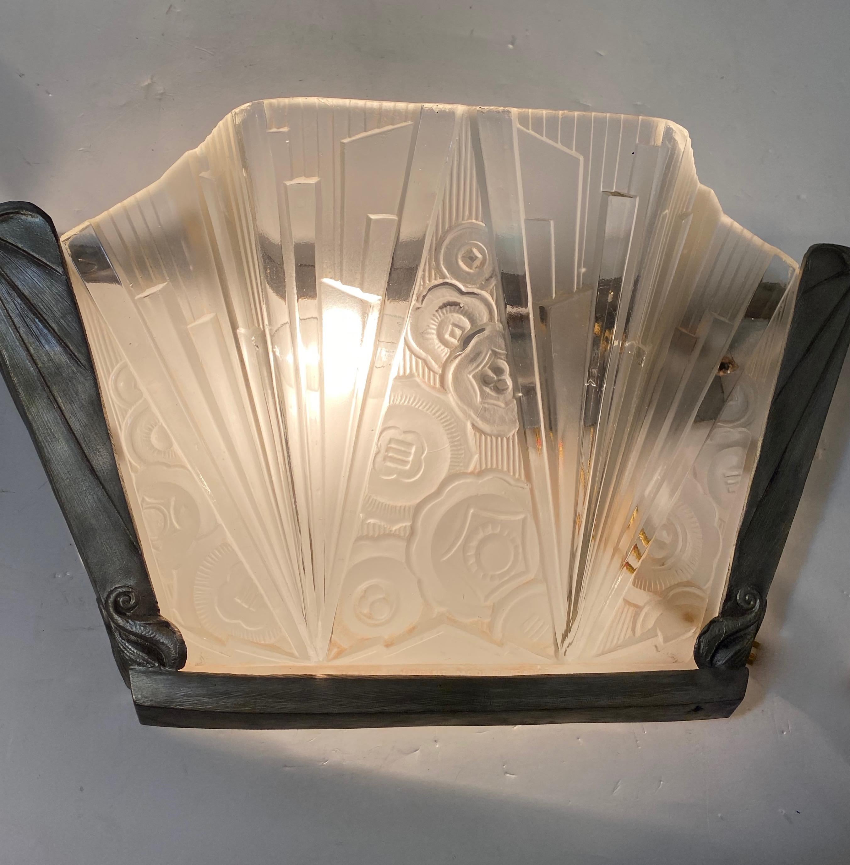 Pair of French Art Deco Wall Sconces Signed by Hettier Vincent For Sale 5