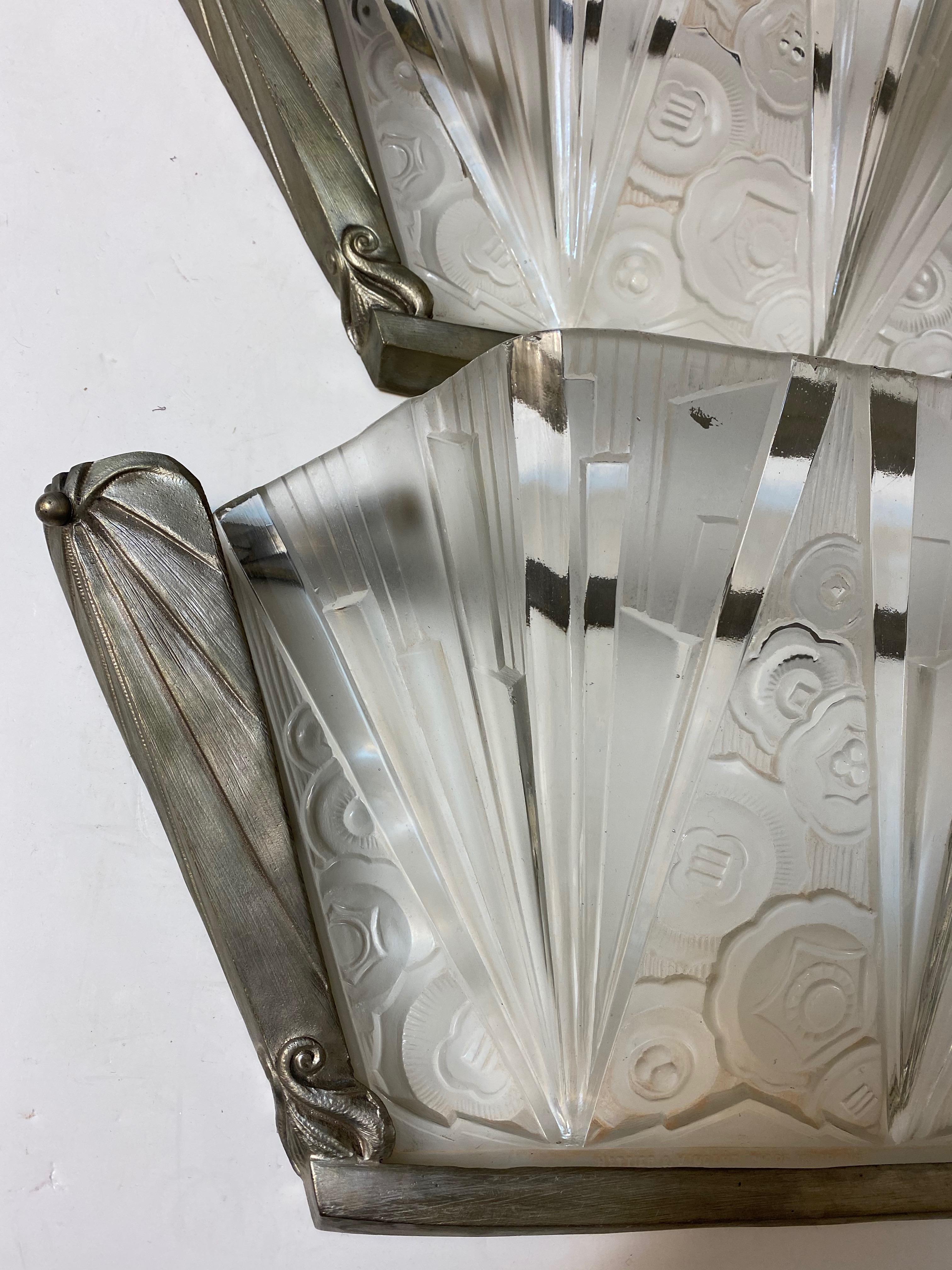 Pair of French Art Deco Wall Sconces Signed by Hettier Vincent In Excellent Condition For Sale In North Bergen, NJ