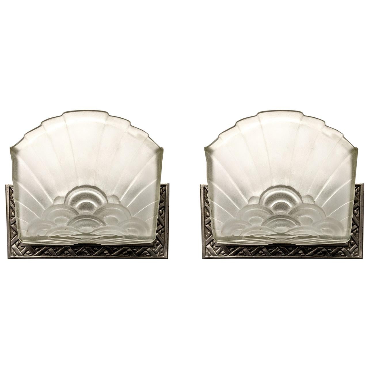 Pair of French Art Deco Wall Sconces Signed by Schneider For Sale