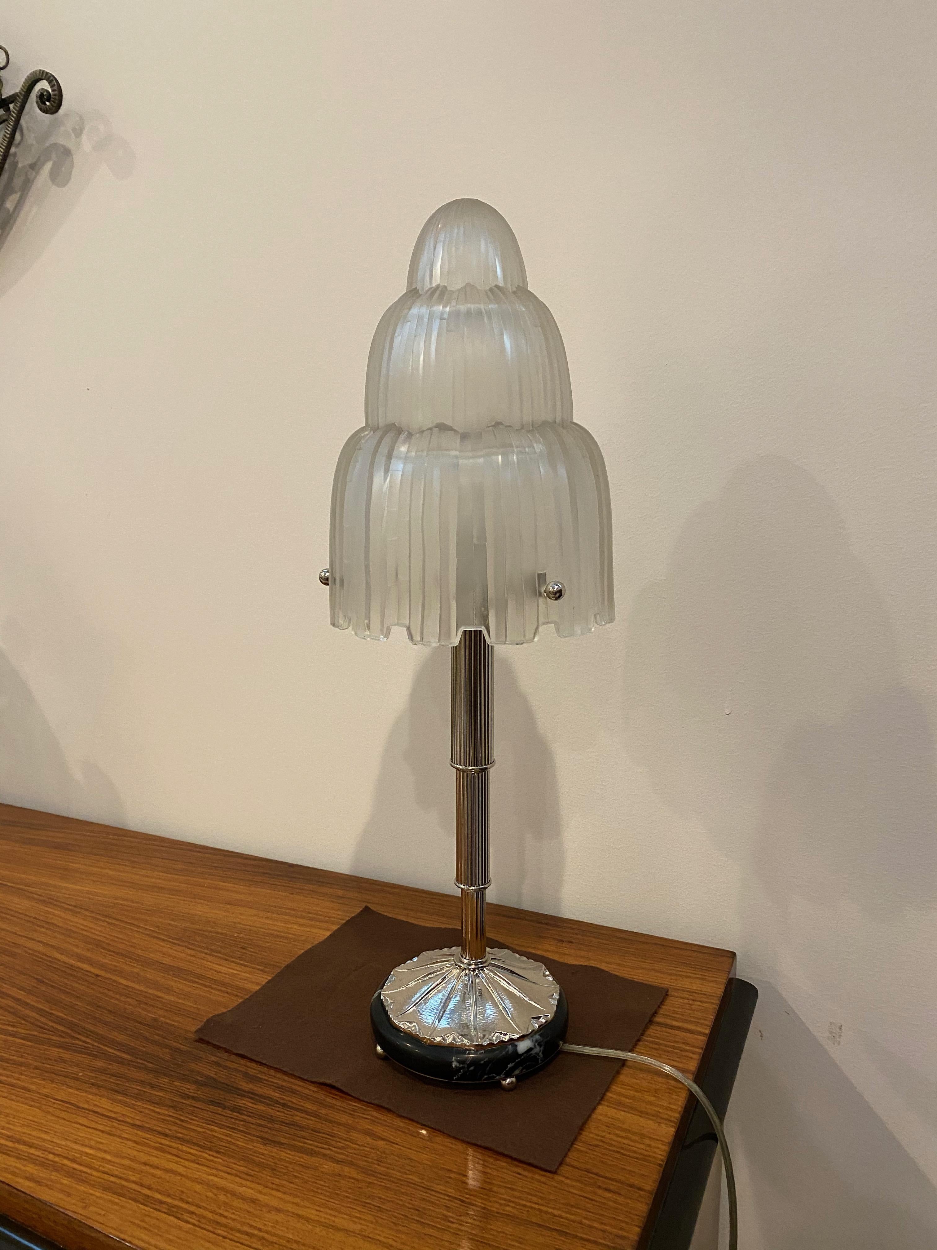 Art déco Paire de lampes de table Art Déco « cascade » signées par Sabino en vente