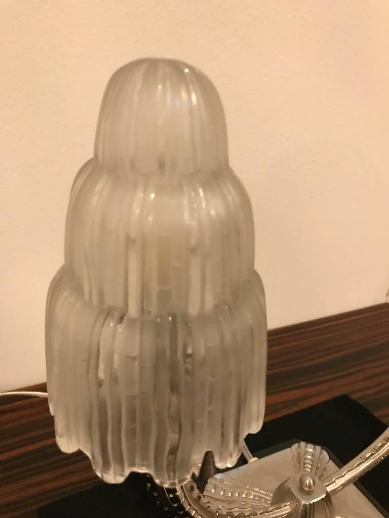 Paire de lampes de bureau Art Déco françaises « cascade » signées par Sabino Excellent état - En vente à North Bergen, NJ