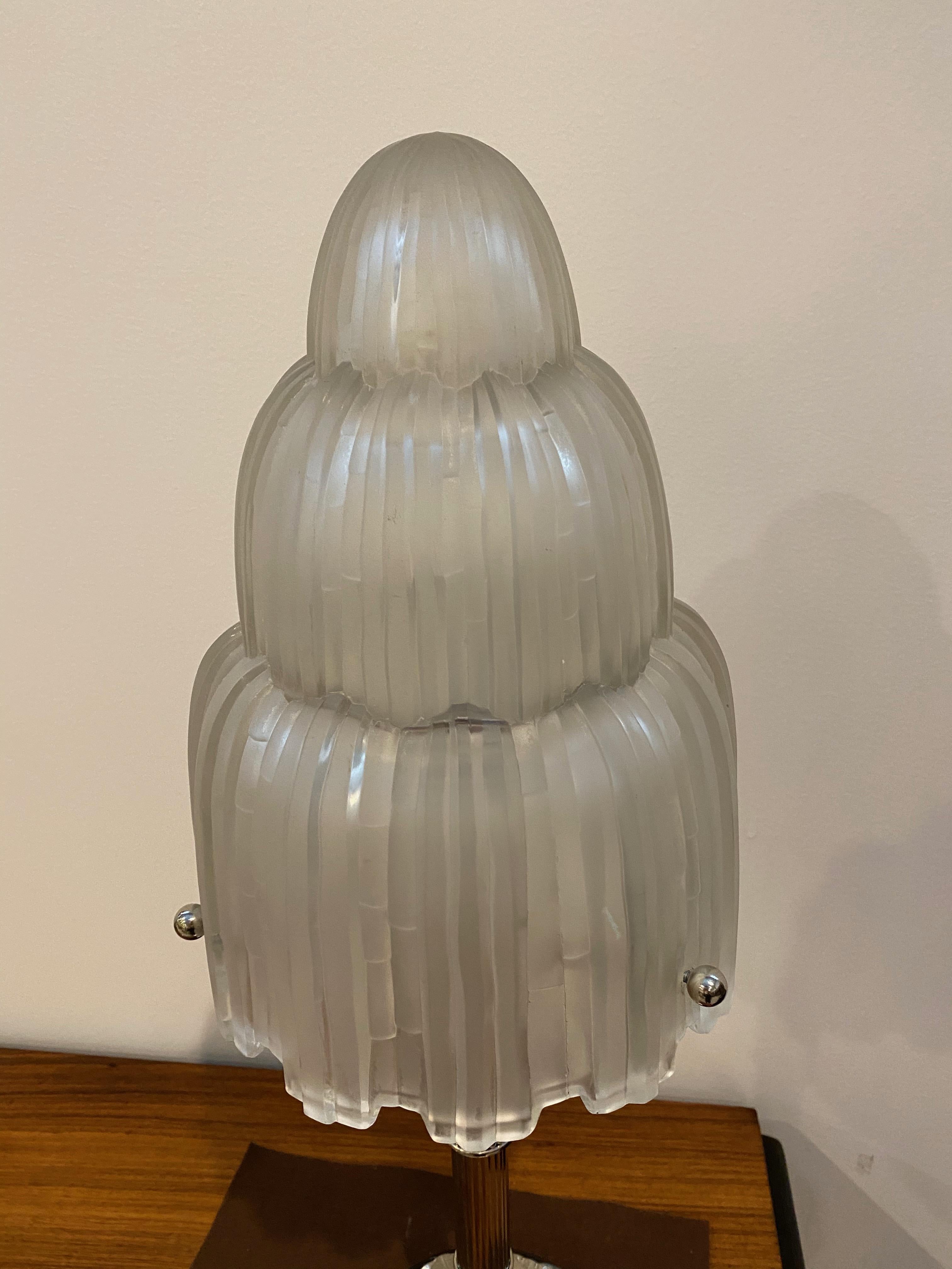 Paire de lampes de table Art Déco « cascade » signées par Sabino Excellent état - En vente à North Bergen, NJ