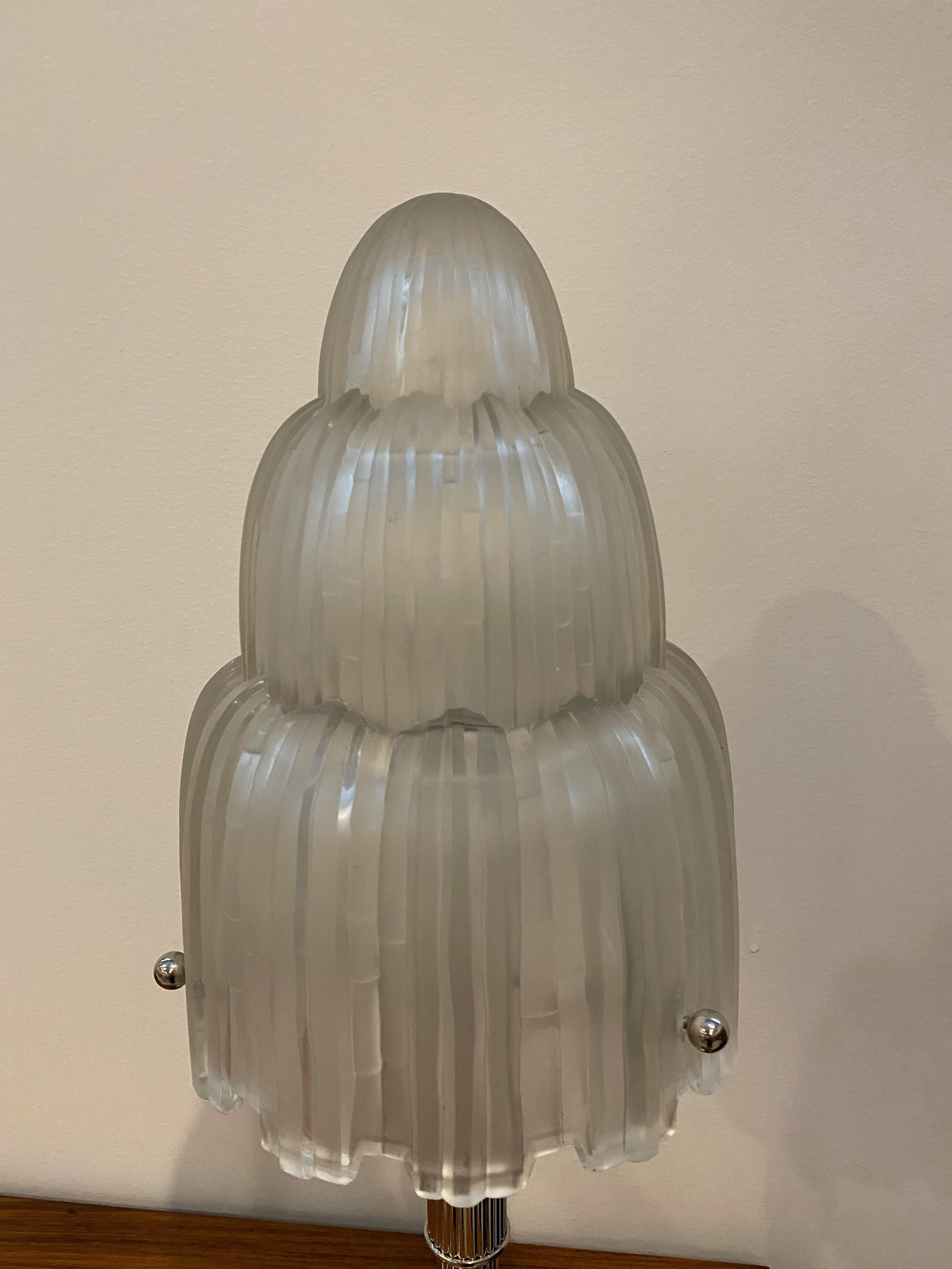 20ième siècle Paire de lampes de bureau Art Déco françaises « cascade » signées par Sabino en vente