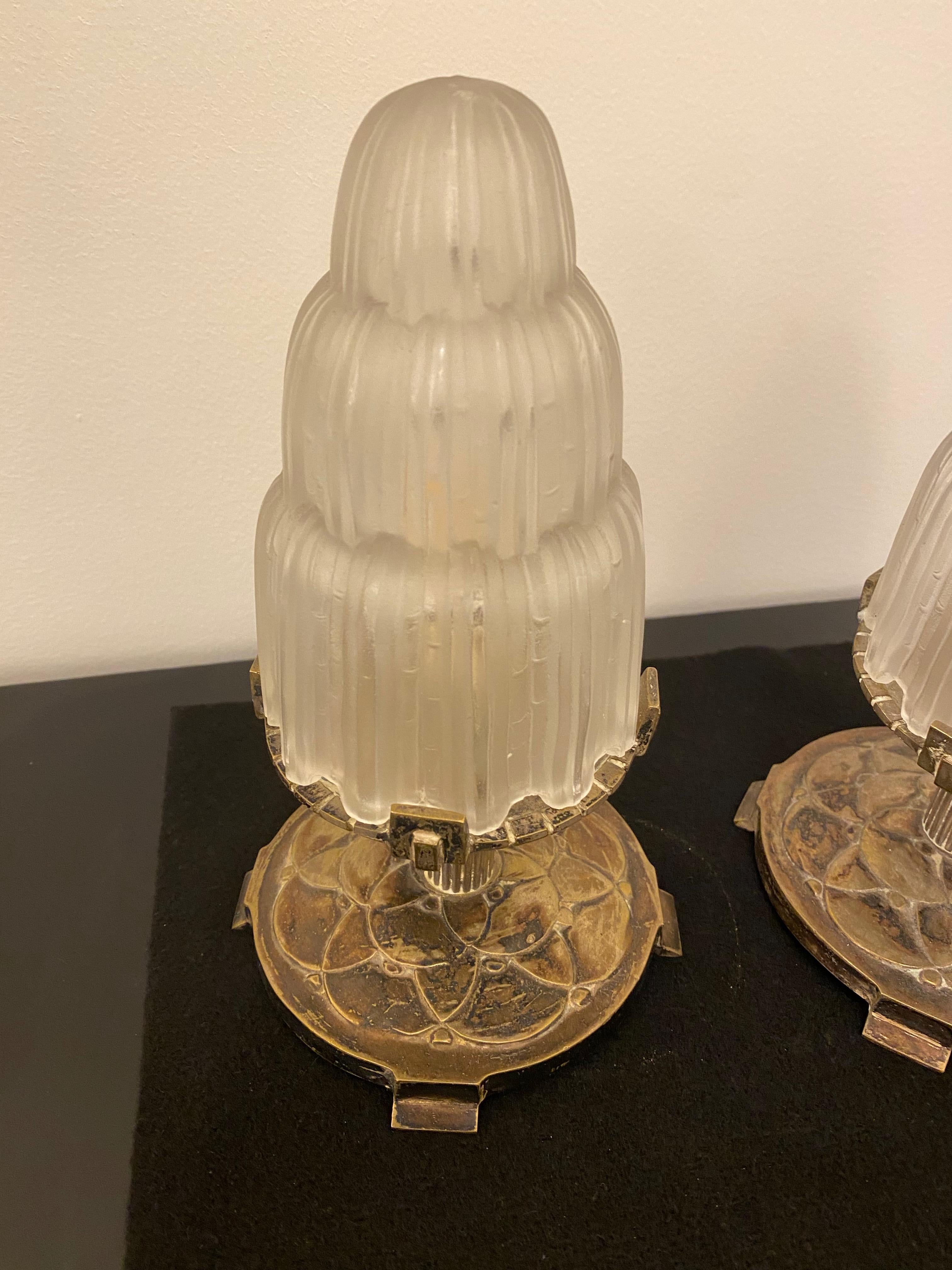 20ième siècle Paire de lampes de table Art Déco « cascade » signées par Sabino en vente