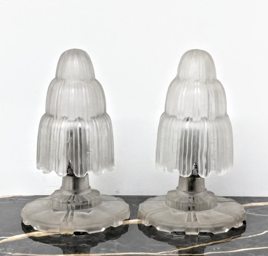 
Cette paire de lampes de table Art Déco française est connue sous le nom de 