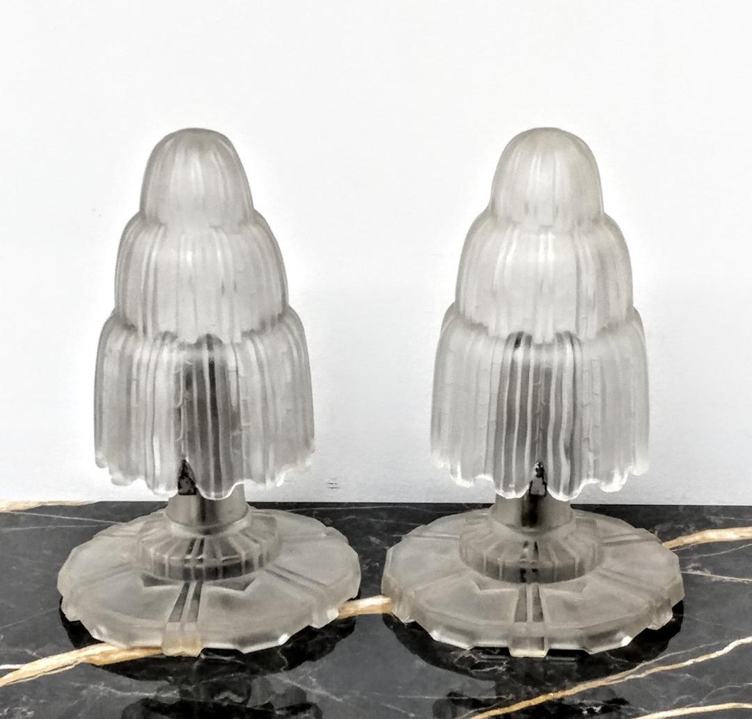 Francese Coppia di lampade da tavolo francesi Art Déco a cascata Singed by Sabino in vendita
