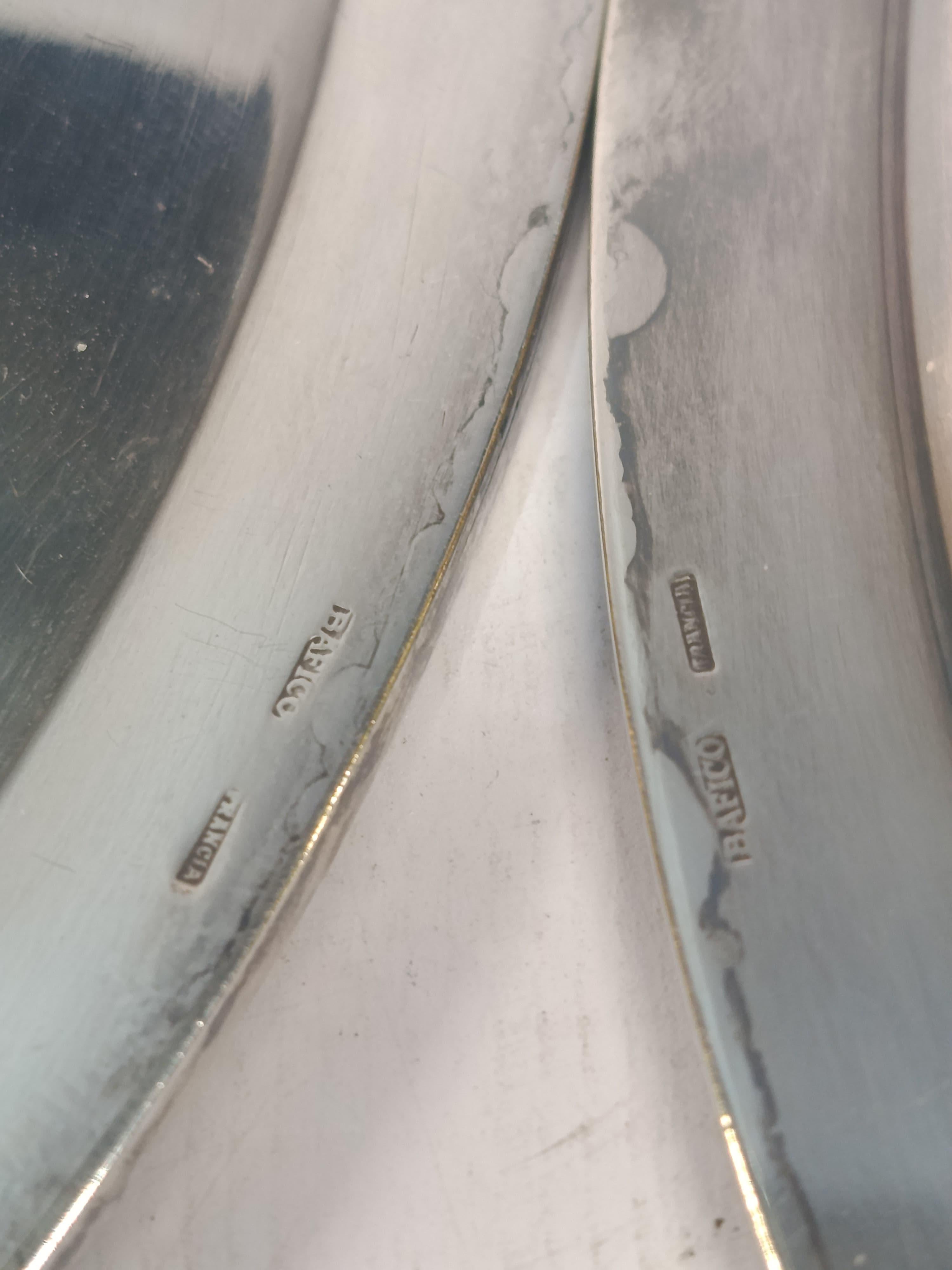Français Paire de centres de table en métal blanc de style Art Déco français vers 1930 en vente