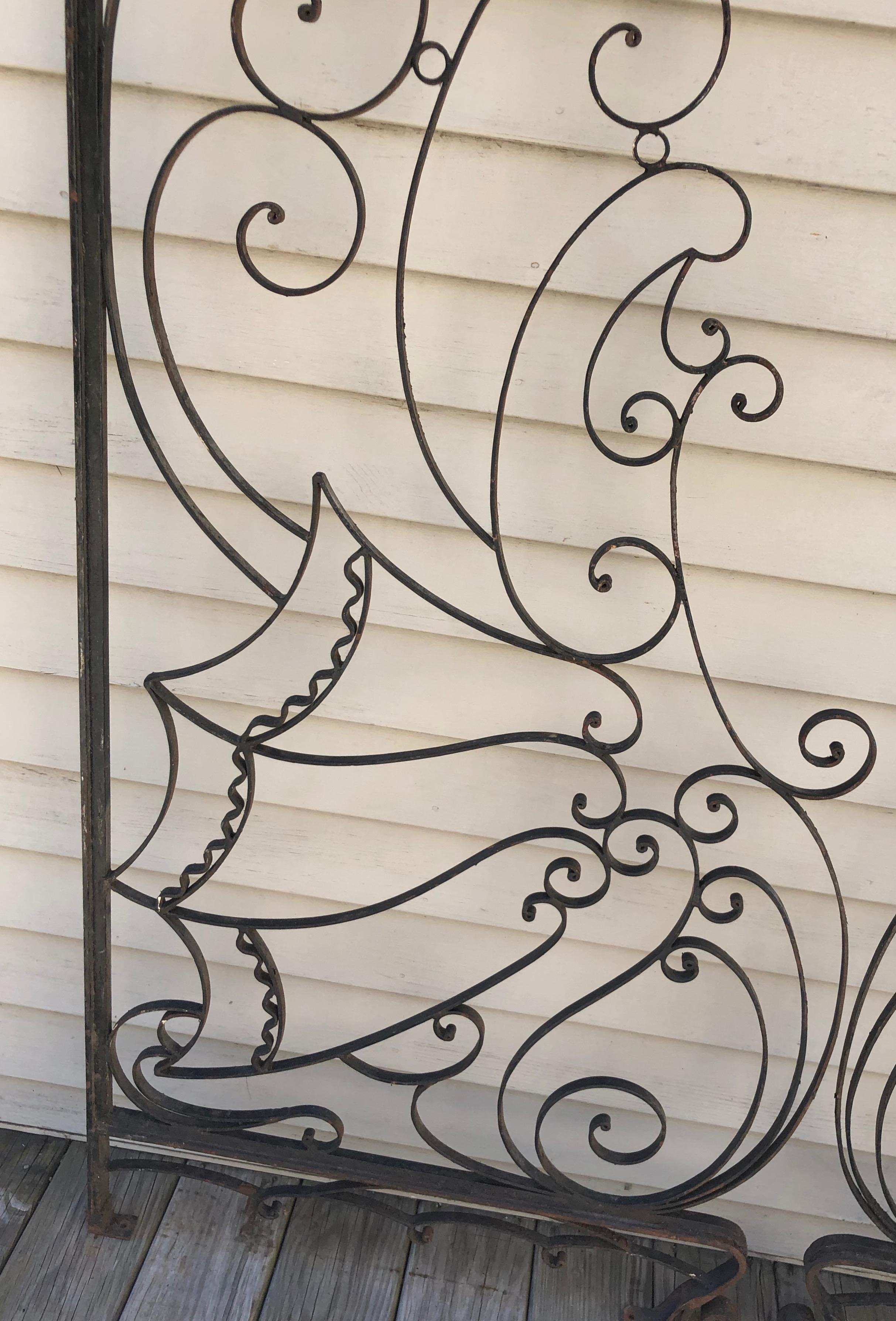Pair of French Art Deco Wrought Iron Gates or Room Dividers In Good Condition For Sale In Woodbury, CT