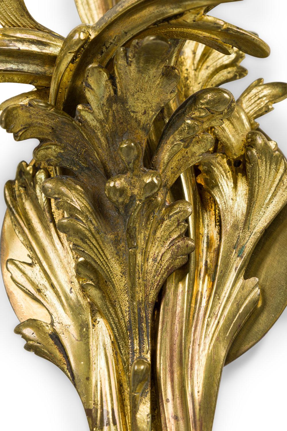 Paire d'appliques murales Art Nouveau en laiton à 3 bras en vente 2