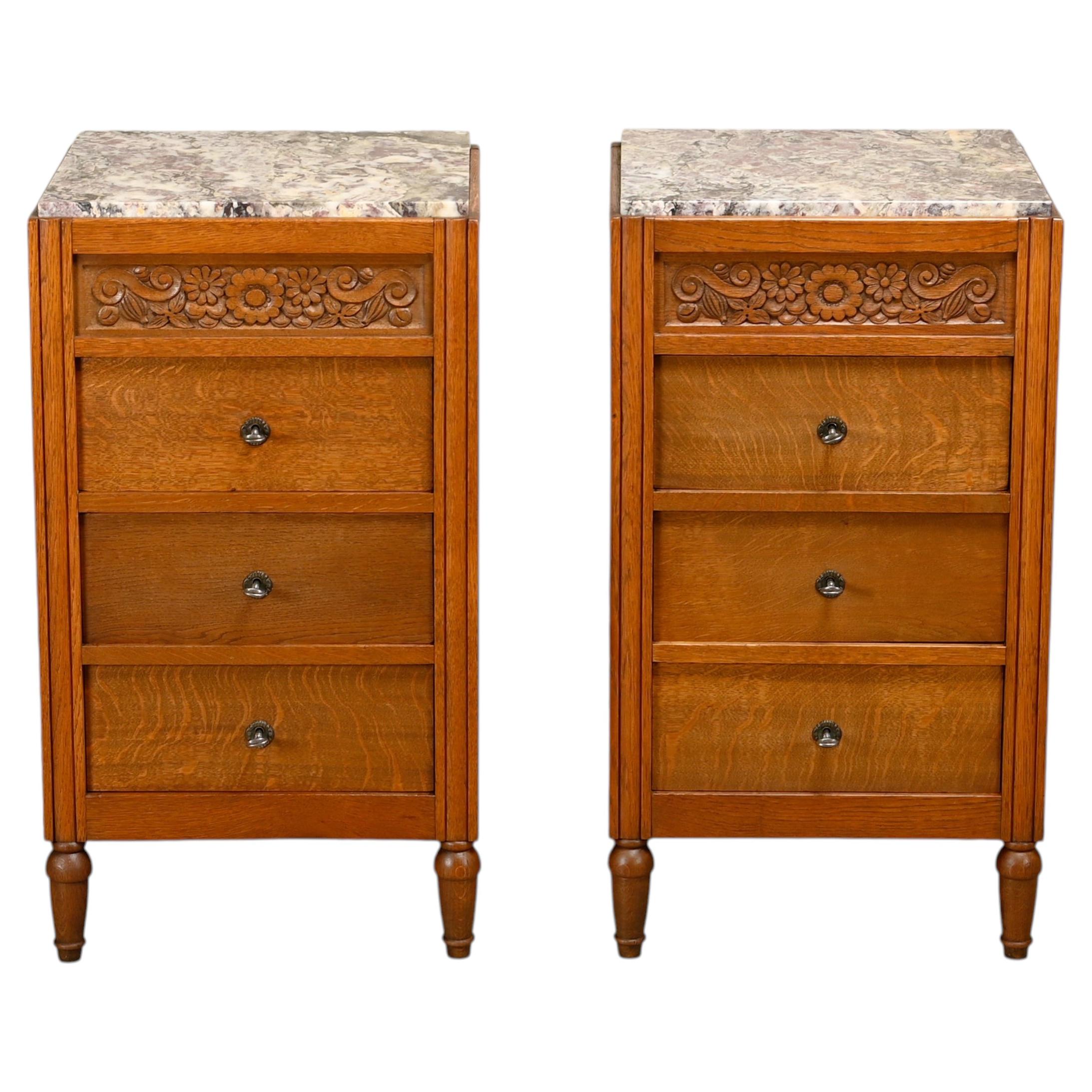 Paire de tables de chevet de style Art nouveau / Art déco, en chêne et marbre, années 1930