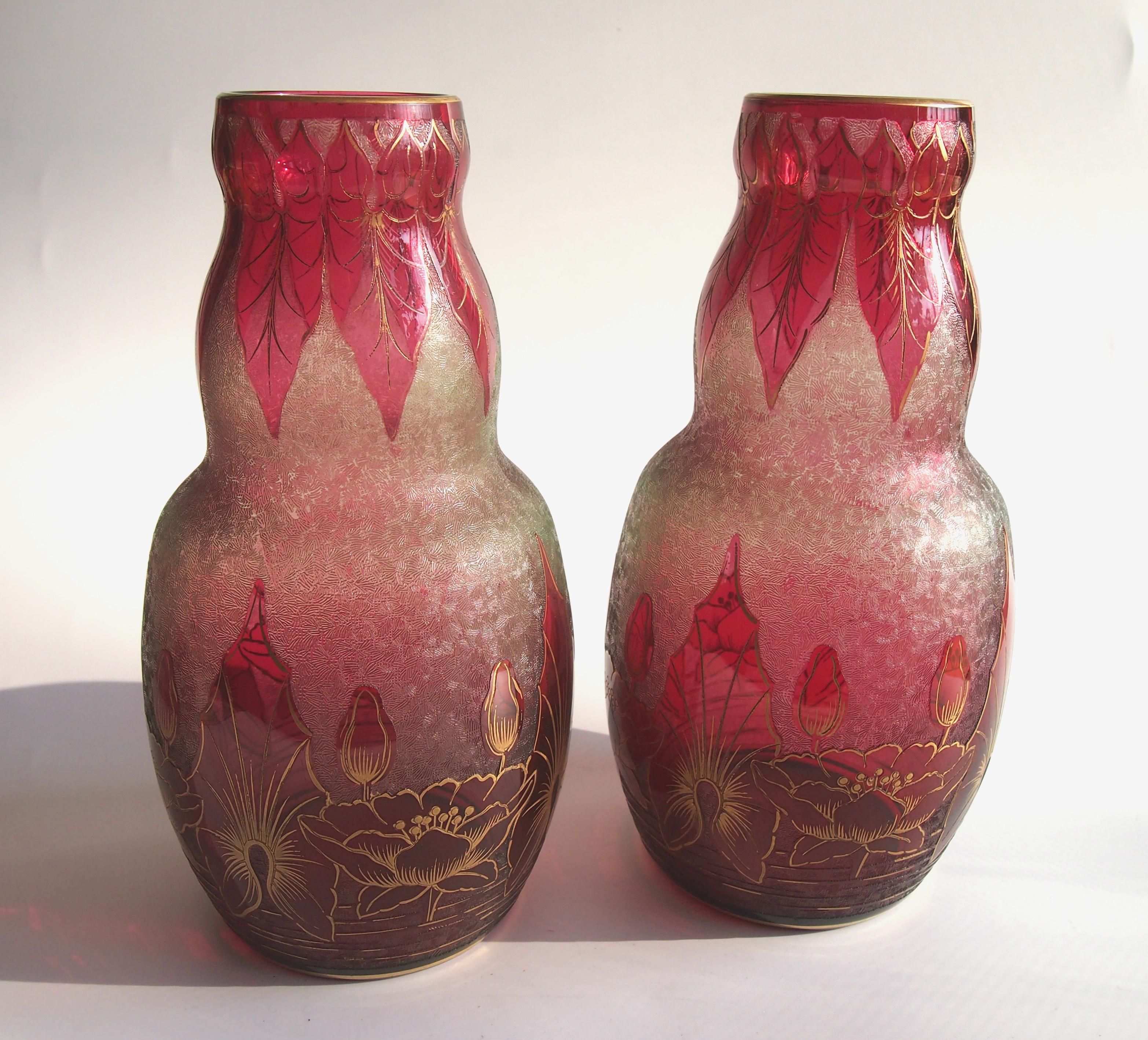 Art nouveau Paire de vases Art Nouveau français en cristal de Baccarat avec camée et verre aquatique doré en vente