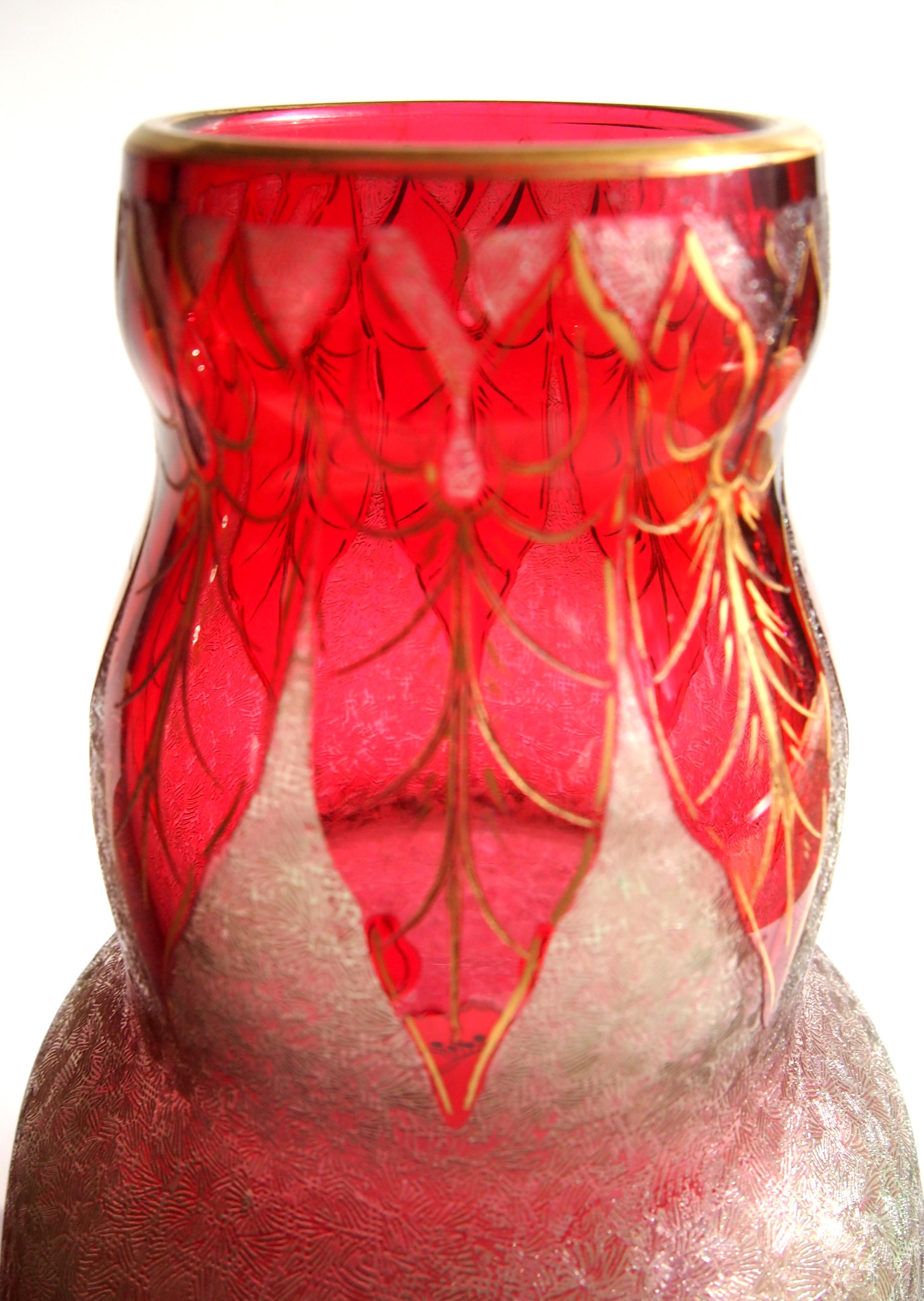 Début du 20ème siècle Paire de vases Art Nouveau français en cristal de Baccarat avec camée et verre aquatique doré en vente