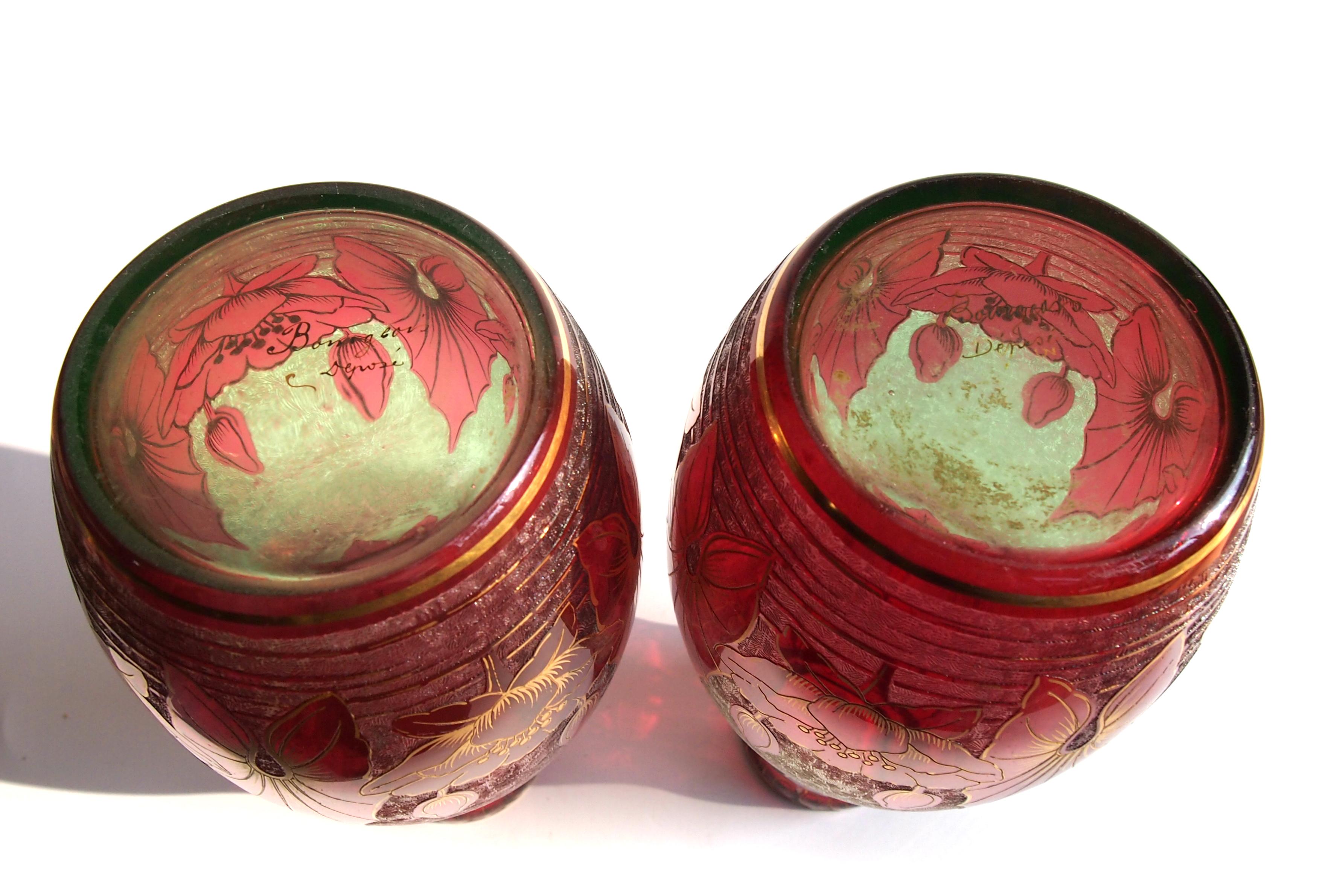 Verre d'art Paire de vases Art Nouveau français en cristal de Baccarat avec camée et verre aquatique doré en vente