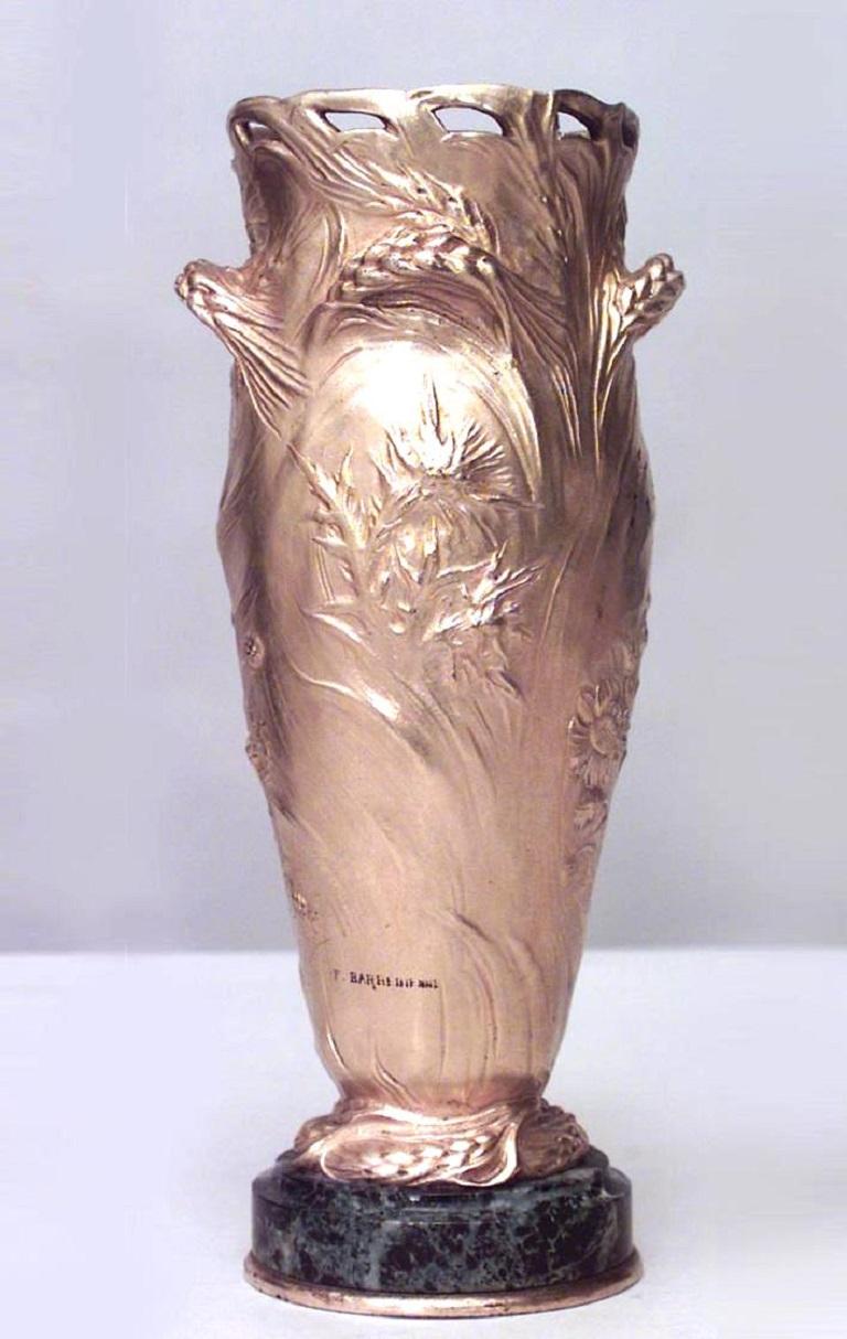 Francese Coppia di vasi francesi Art Nouveau Barbedienne in bronzo Dore in vendita