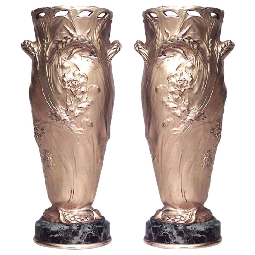 Paire de vases Barbedienne en bronze doré Art Nouveau français