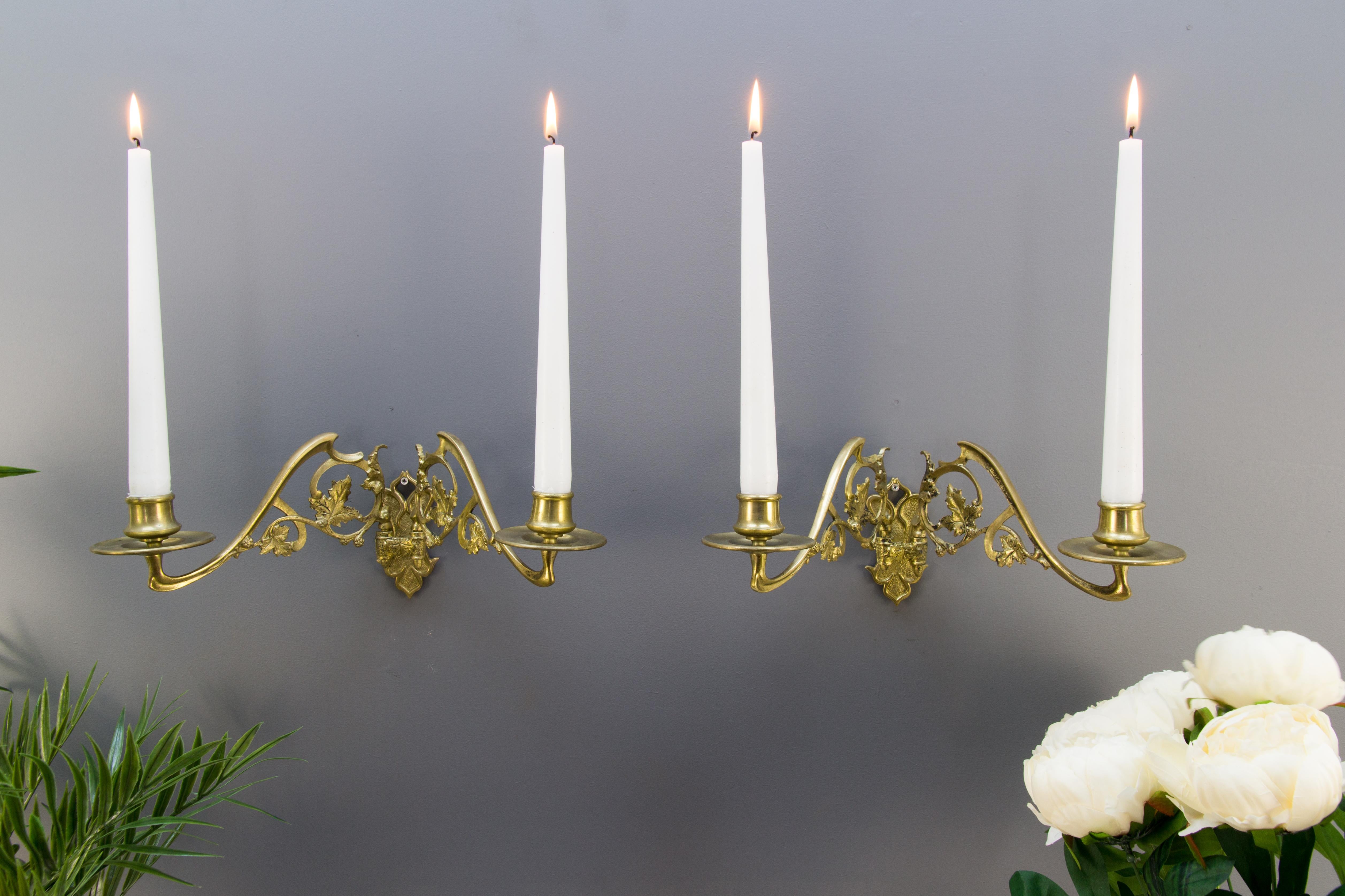 A pair of Art Nouveau ornate piano or wall sconces, candle holders by E. Muller with beautiful leaf decors. Each sconce has two arms. Marked E. Muller Depose Paris on the back side. France, 1920s.
Dimensions: Height 13 cm / 5.11 in; width 42 cm /