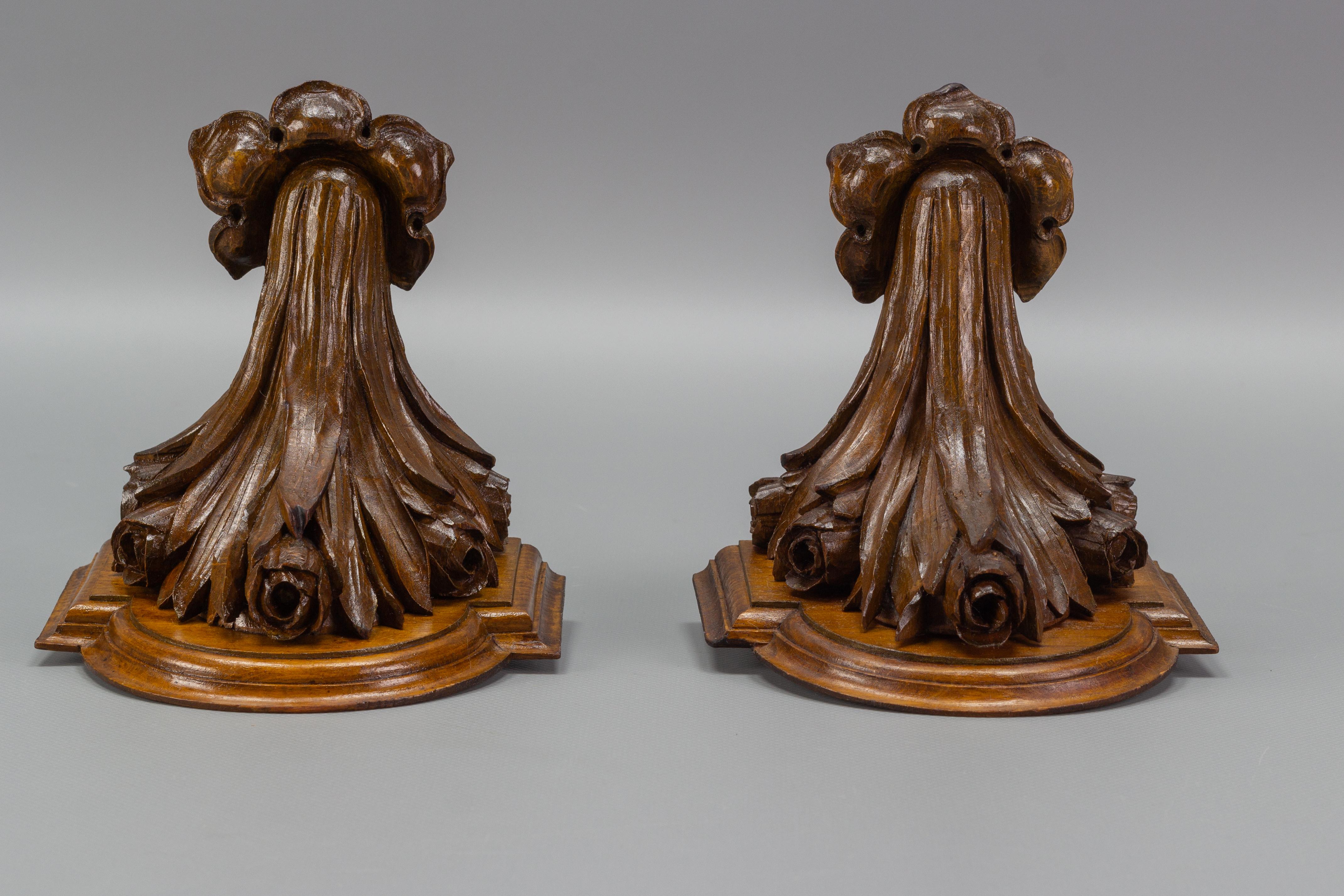 Pair of French Art Nouveau Carved Wooden Wall Brackets, 1920s 8
