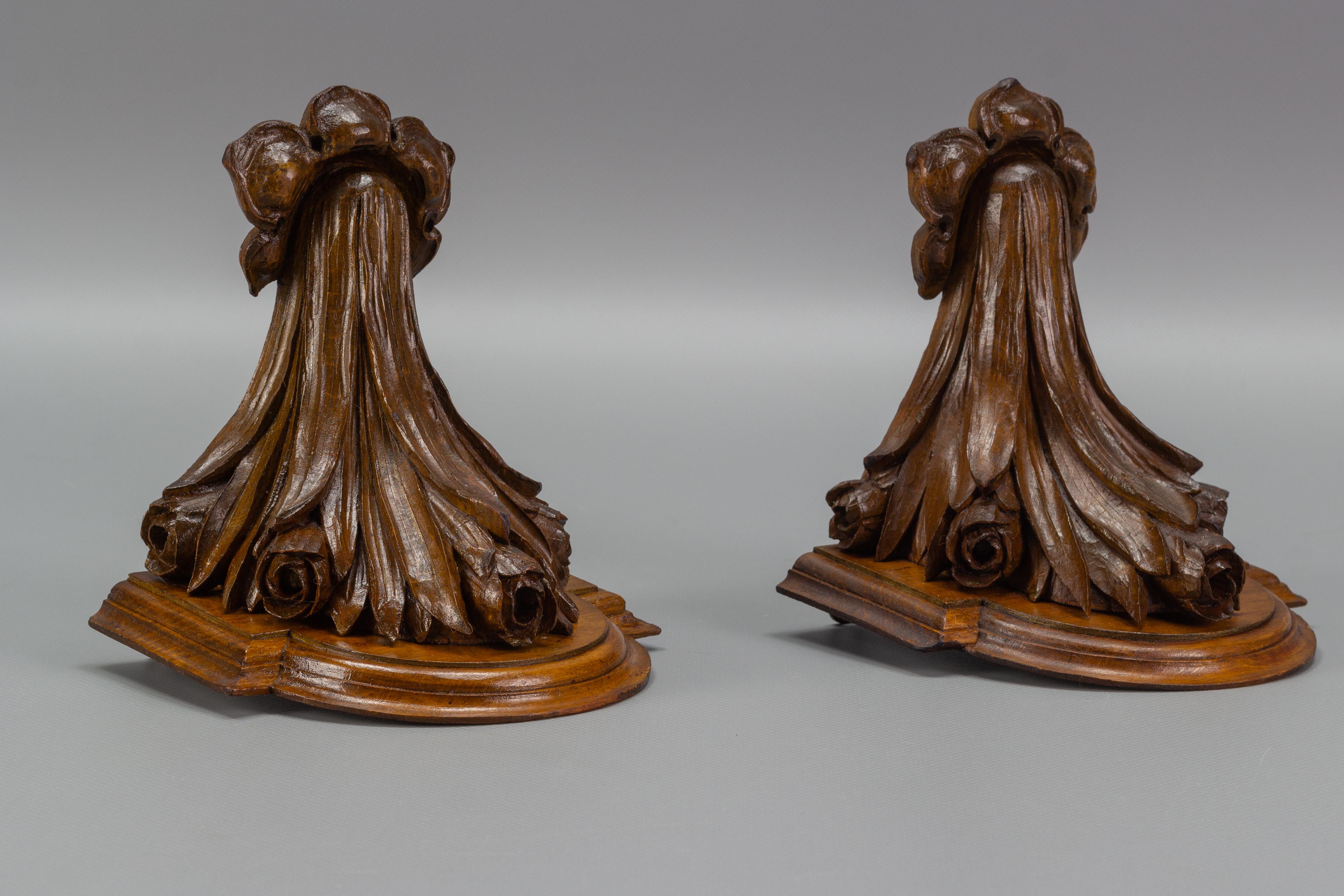 Pair of French Art Nouveau Carved Wooden Wall Brackets, 1920s 9