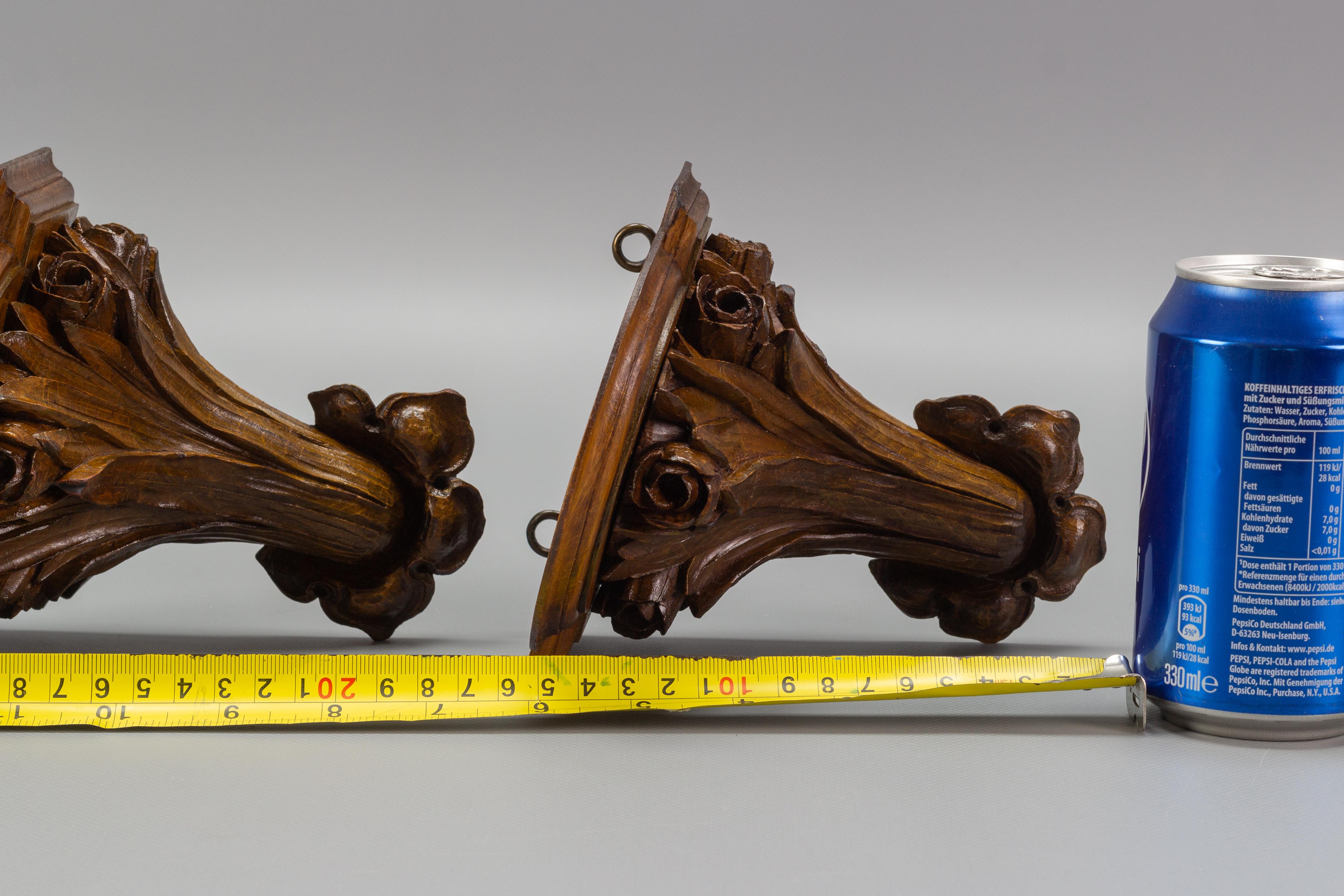 Pair of French Art Nouveau Carved Wooden Wall Brackets, 1920s 10