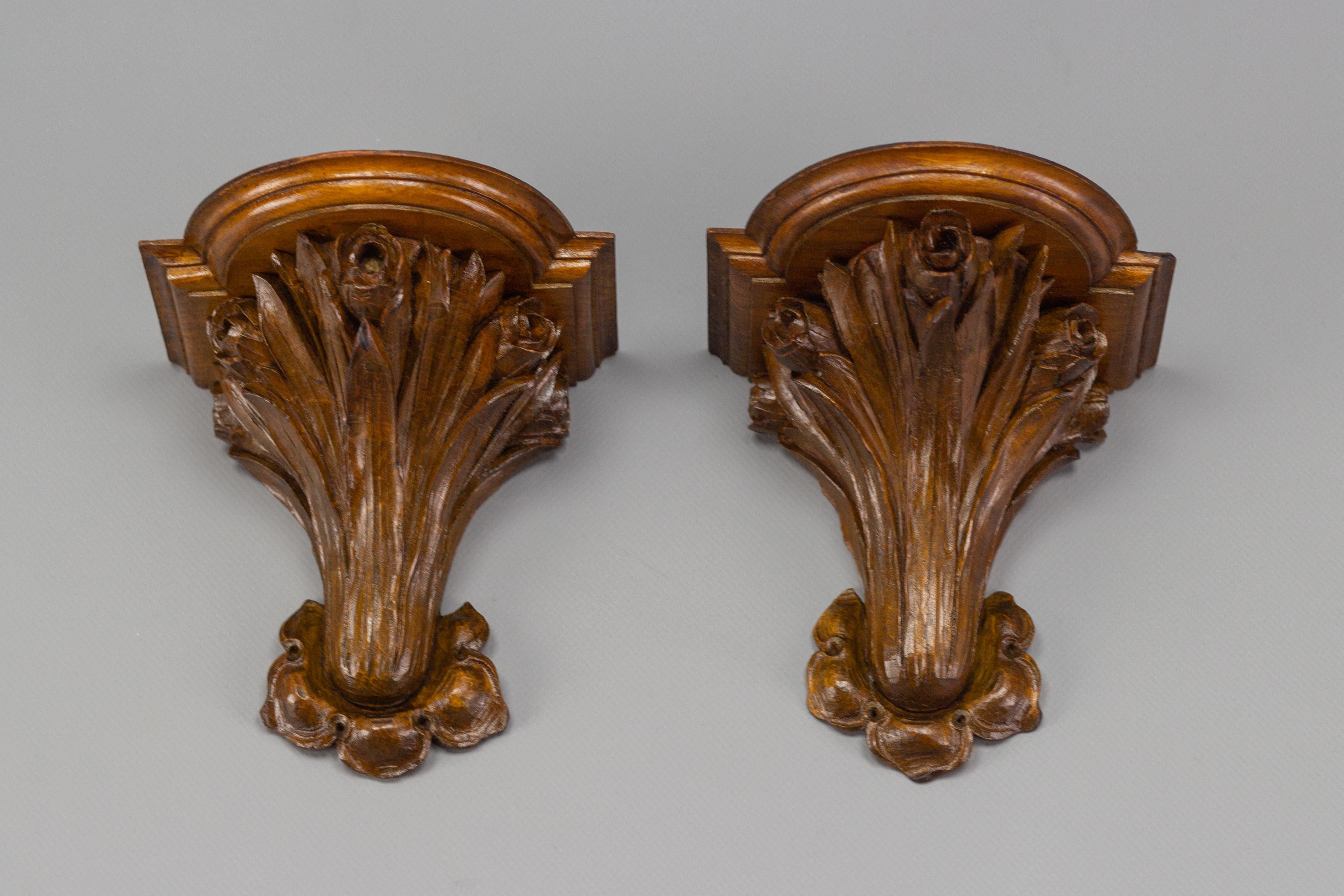 Pair of French Art Nouveau Carved Wooden Wall Brackets, 1920s 14