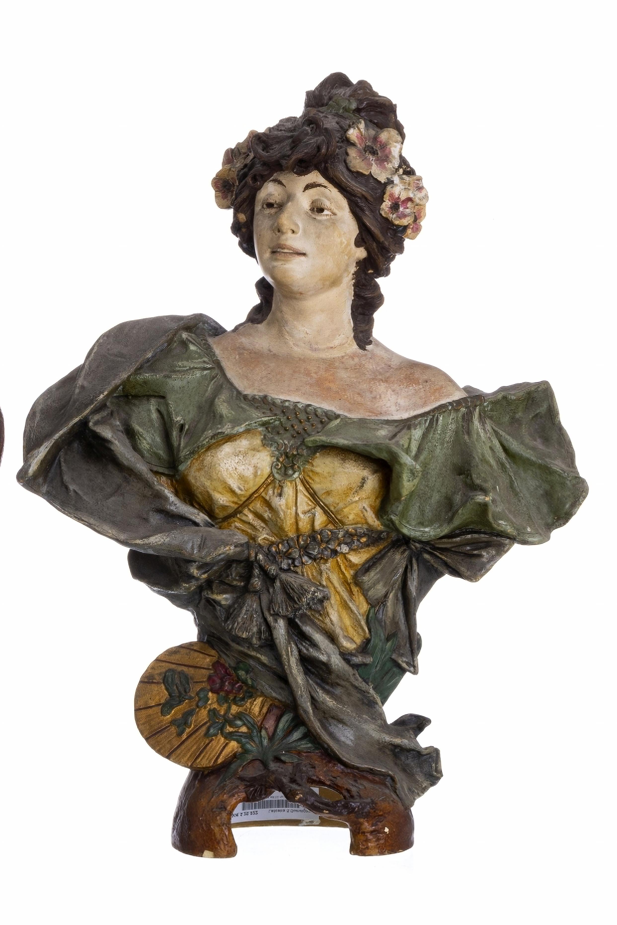 Hand-Crafted Pair of French Art Nouveau Female Busts from the Beginning of the 20th Century For Sale