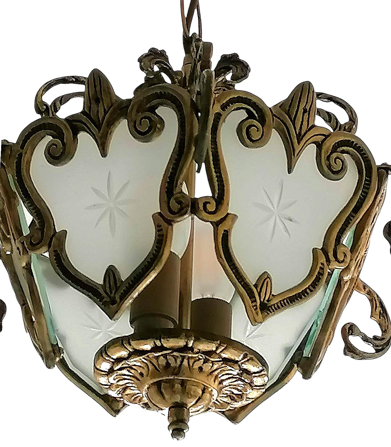 Pareja de candelabros de linterna franceses Art Nouveau de bronce dorado, paneles de cristal esmerilado en venta 5