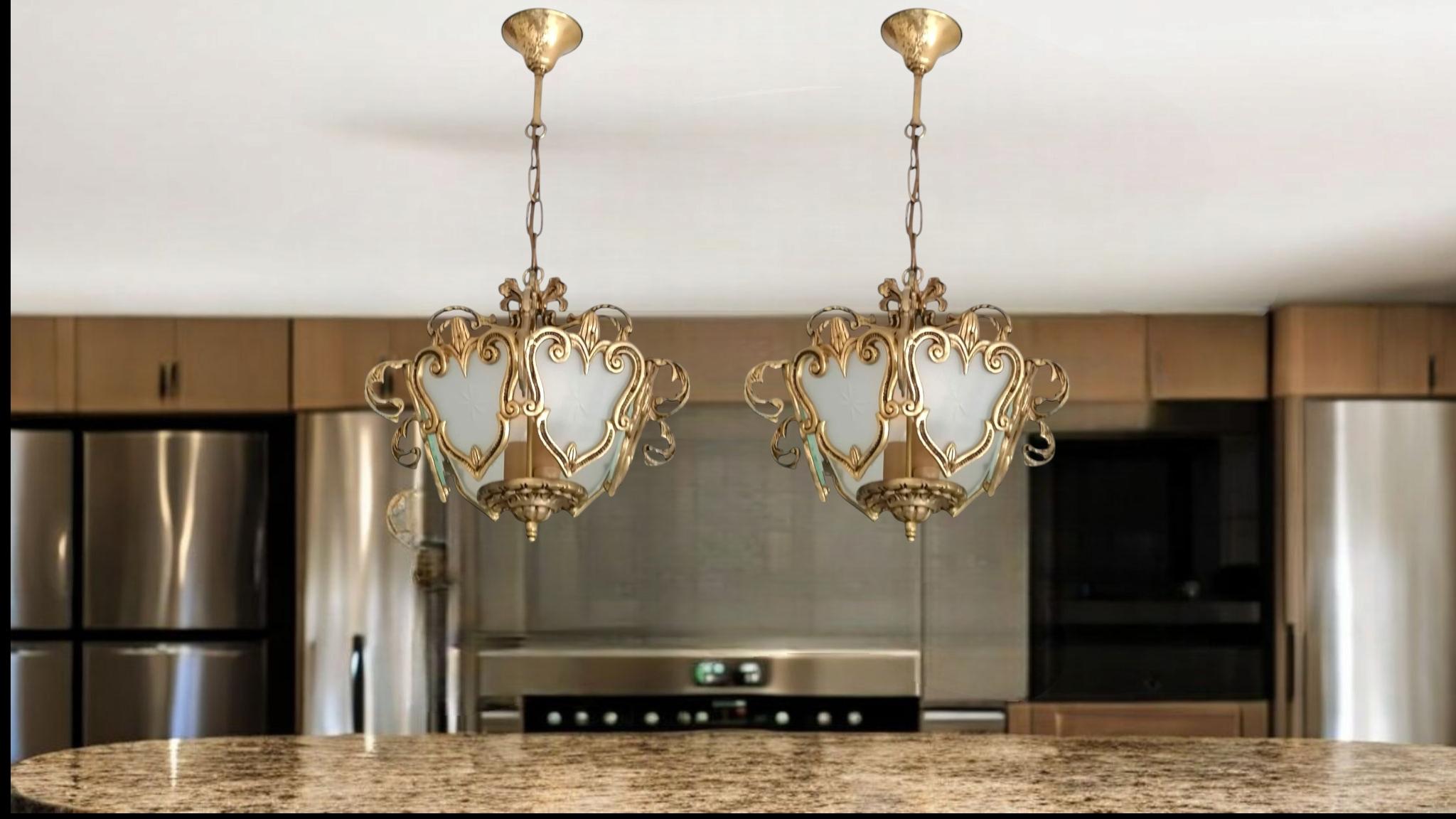 Pareja de candelabros de linterna franceses Art Nouveau de bronce dorado, paneles de cristal esmerilado en venta 6