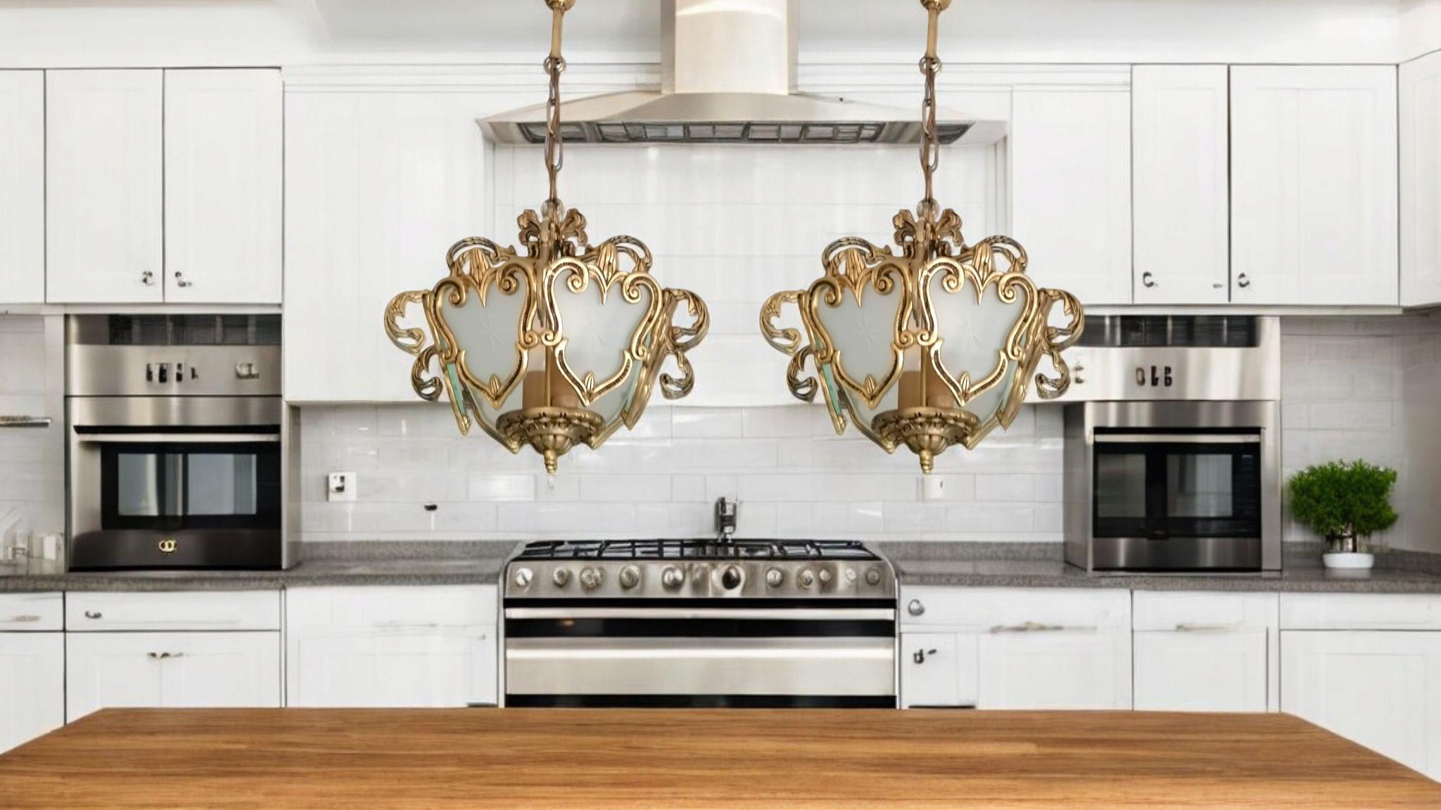 Pareja de candelabros de linterna franceses Art Nouveau de bronce dorado, paneles de cristal esmerilado en venta 7