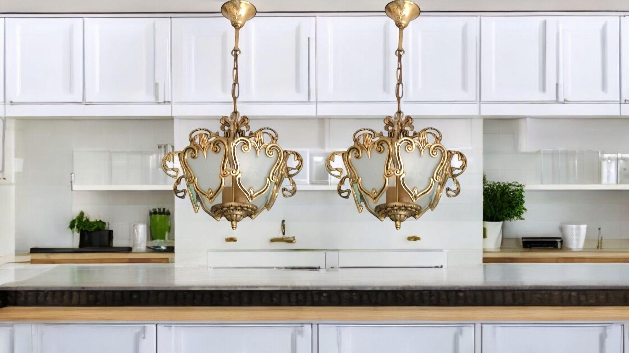 Pareja de candelabros de linterna franceses Art Nouveau de bronce dorado, paneles de cristal esmerilado en venta 8