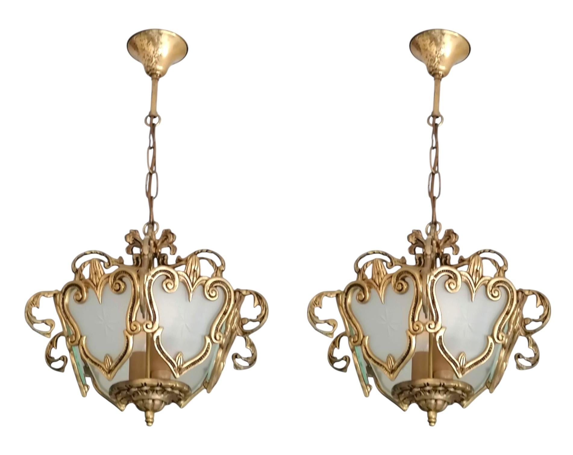 Pareja de candelabros de linterna franceses Art Nouveau de bronce dorado, paneles de cristal esmerilado Art Decó en venta