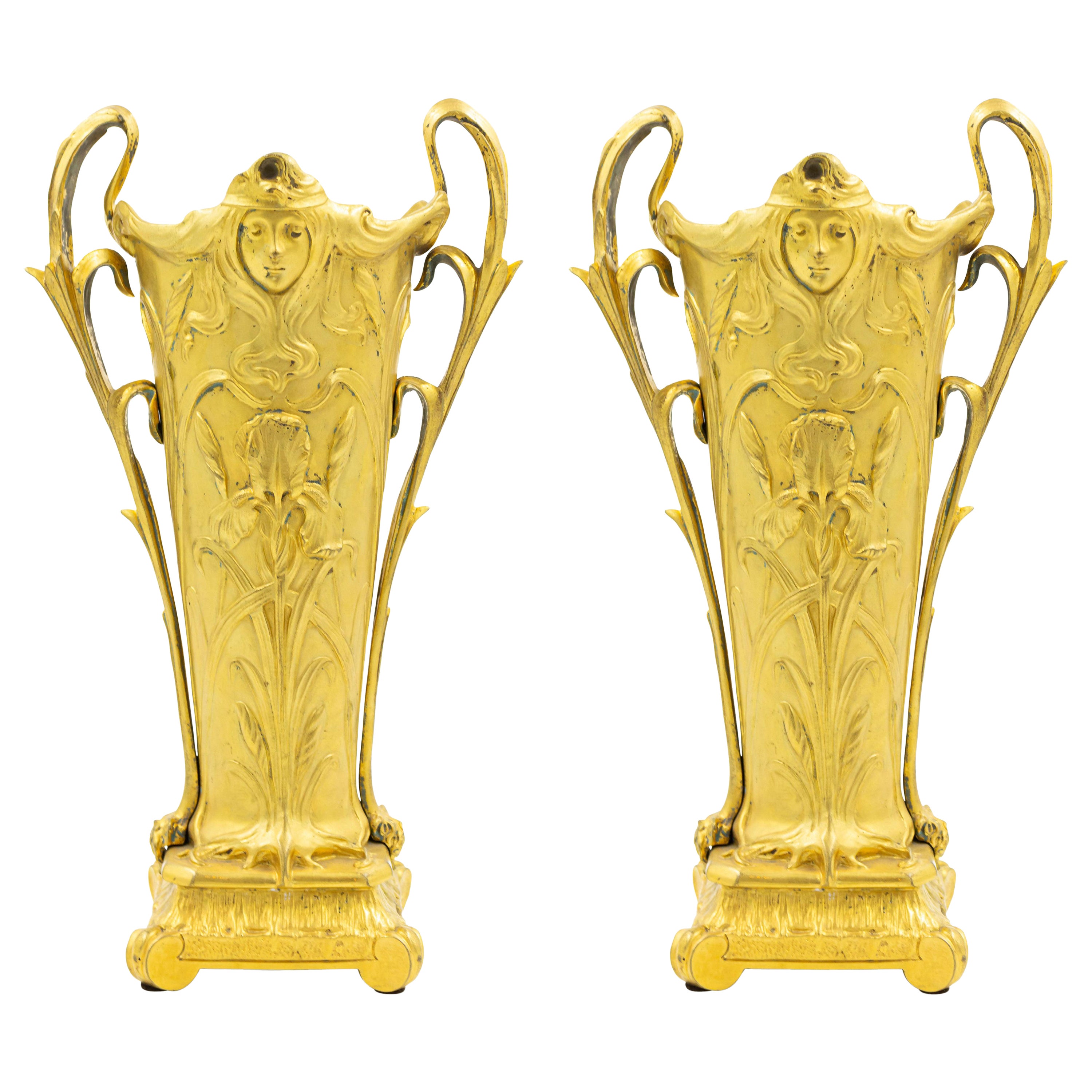 Paire de vases en bronze doré de style Art nouveau français en vente
